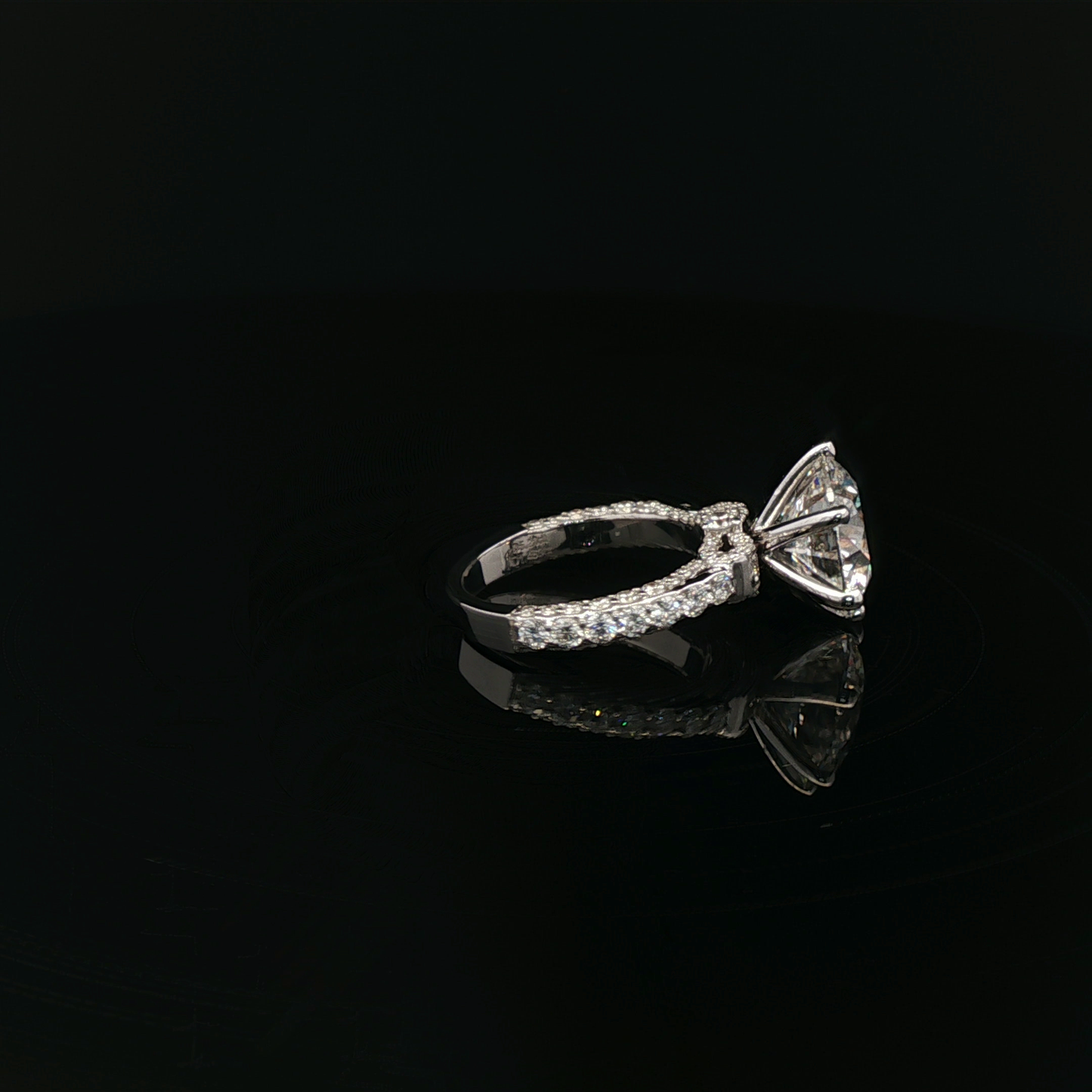 IGI Round 5.20ct D VVS2 18K/W