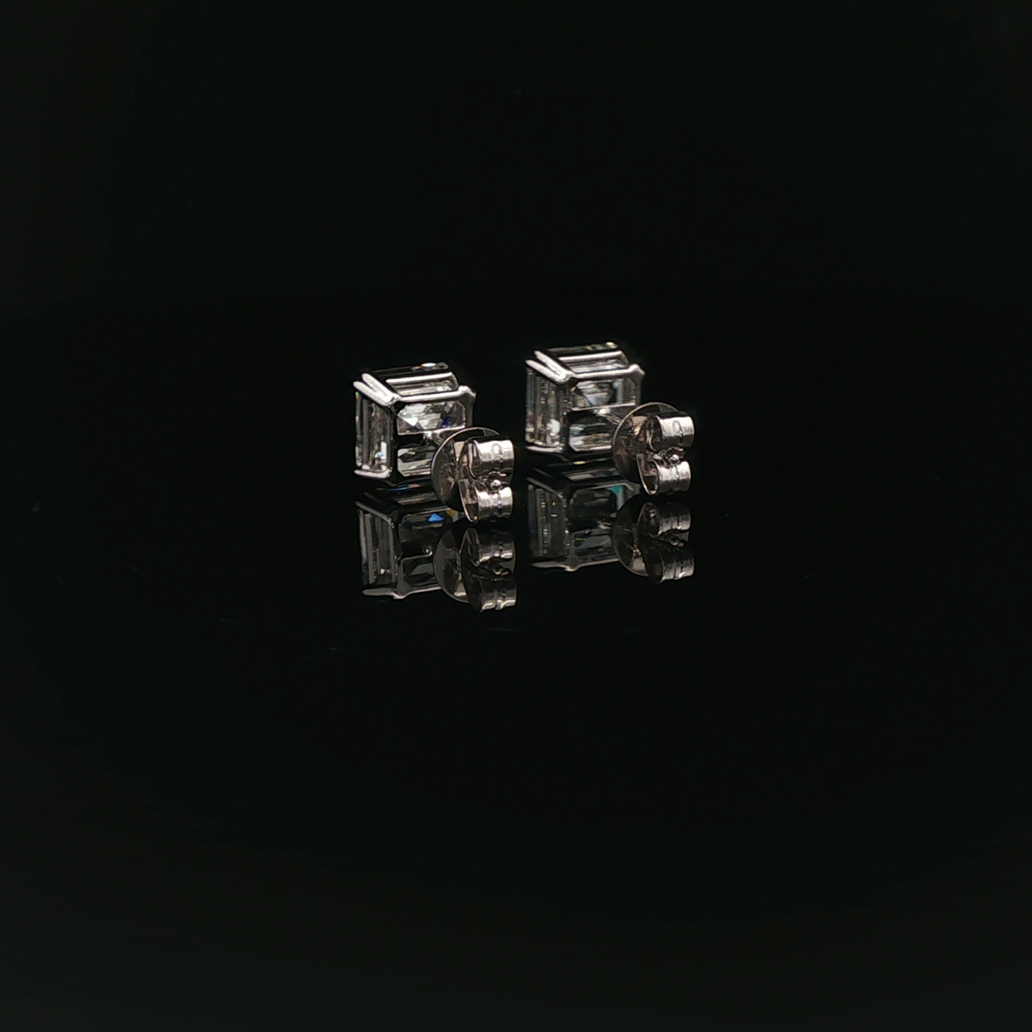 IGI Asscher cut 3.01ct Each D VVS2 Each - 26,500$ HKD