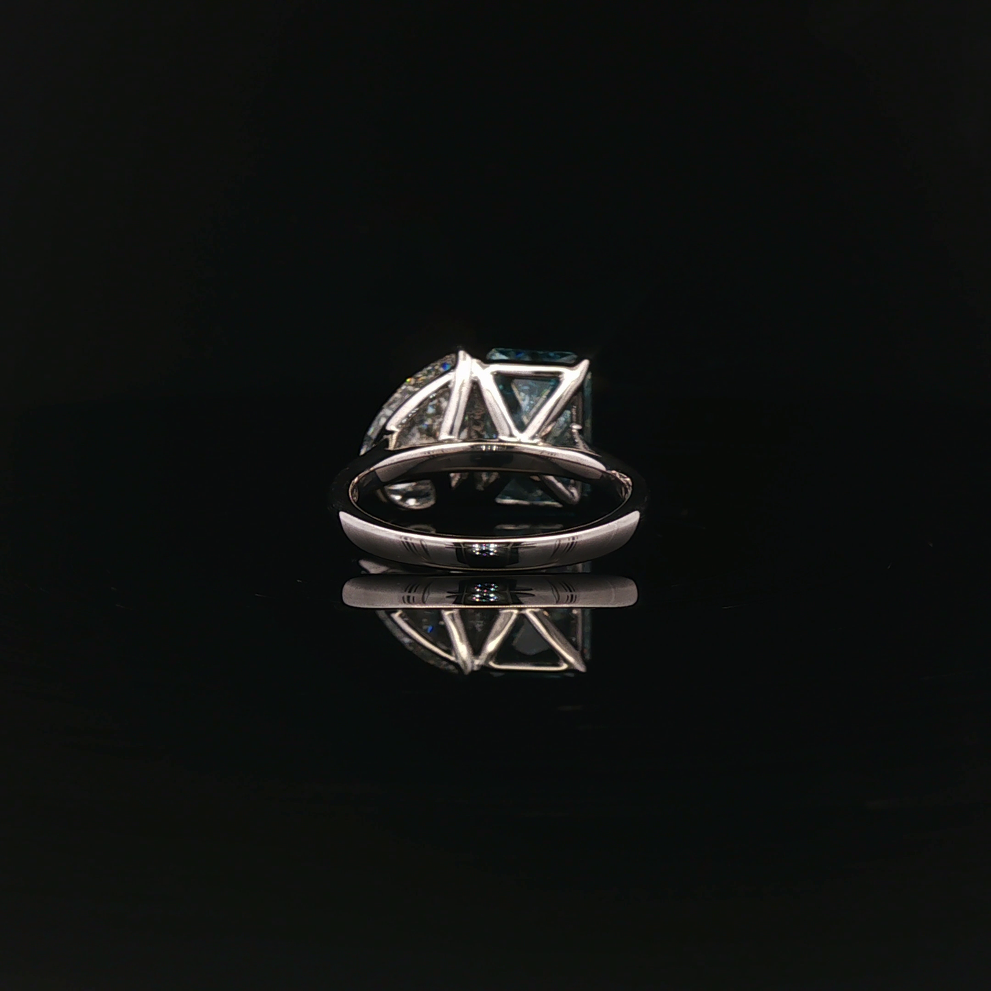 IGI Pear 2.56ct D VVS2 + Radiant 4.02ct Fancy Vivid Blue VS1  PT950