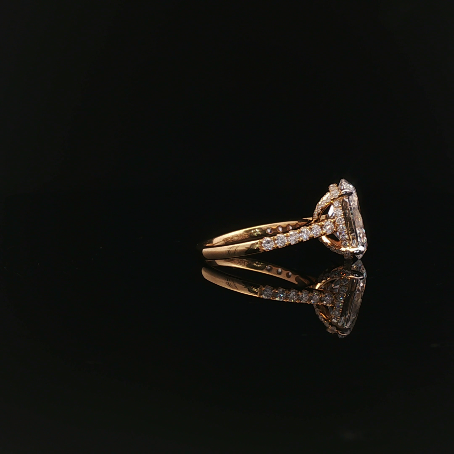 IGI Oval 3.05ct D VVS2 18K/Y