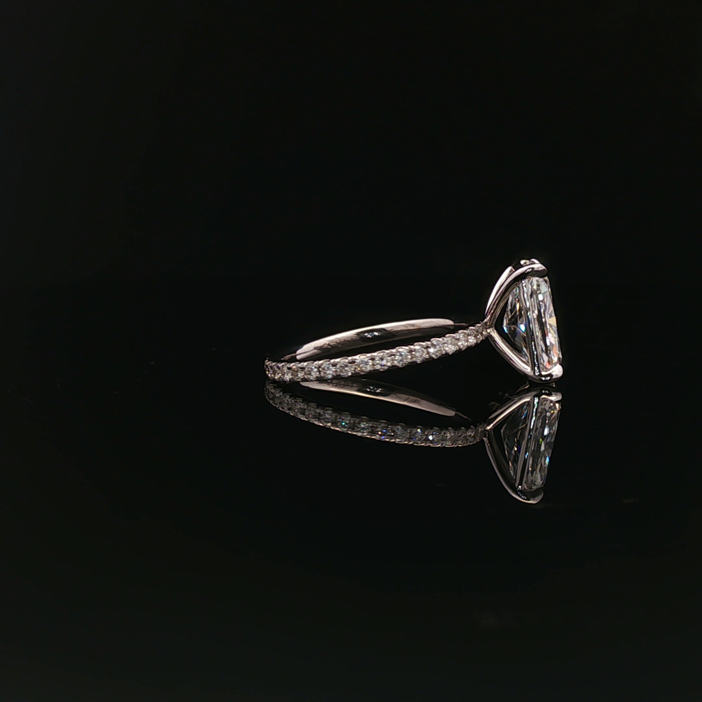 IGI Cushion 2.5ct D VS1 18K/W
