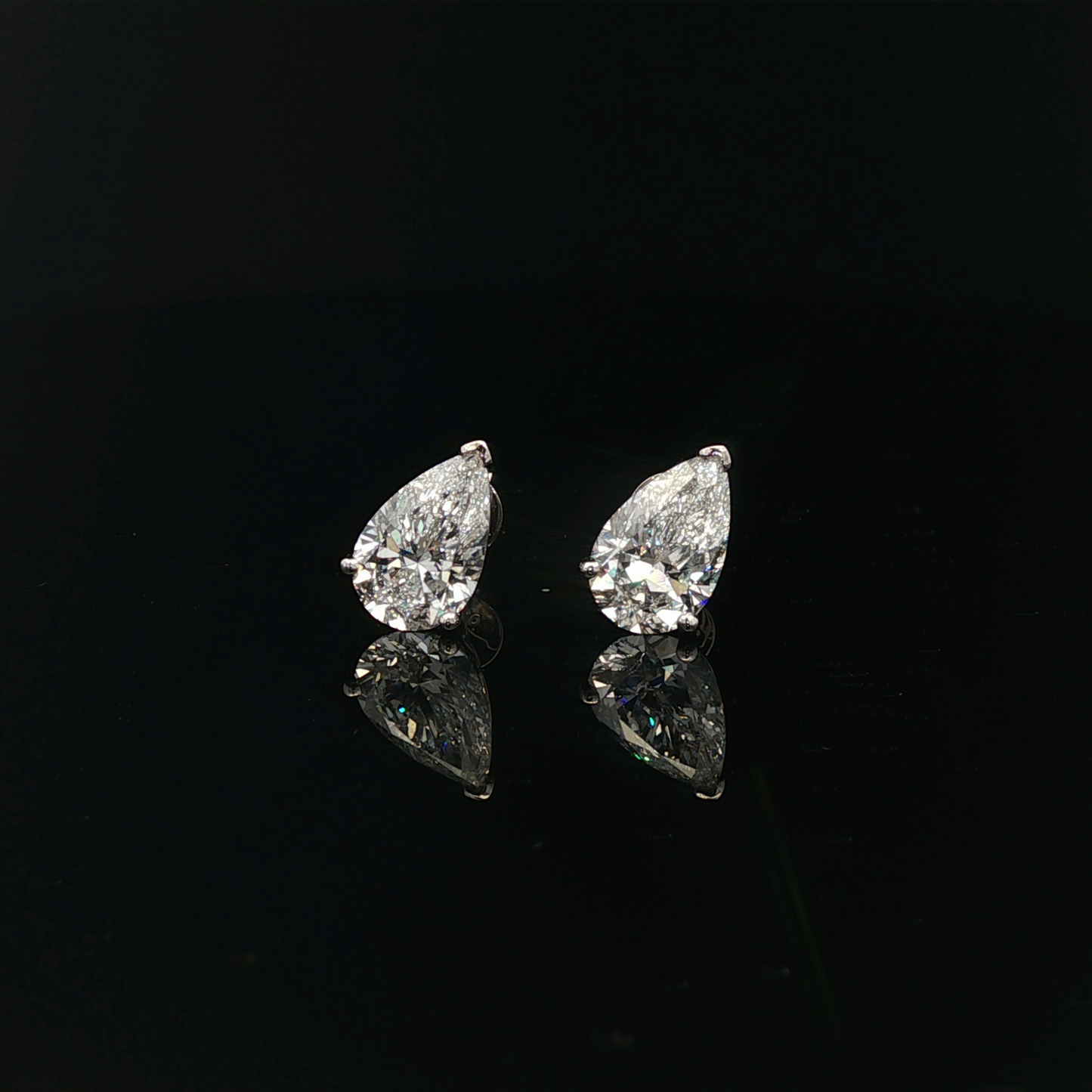 IGI Pear 2.1ct Each - 16,900$ HKD