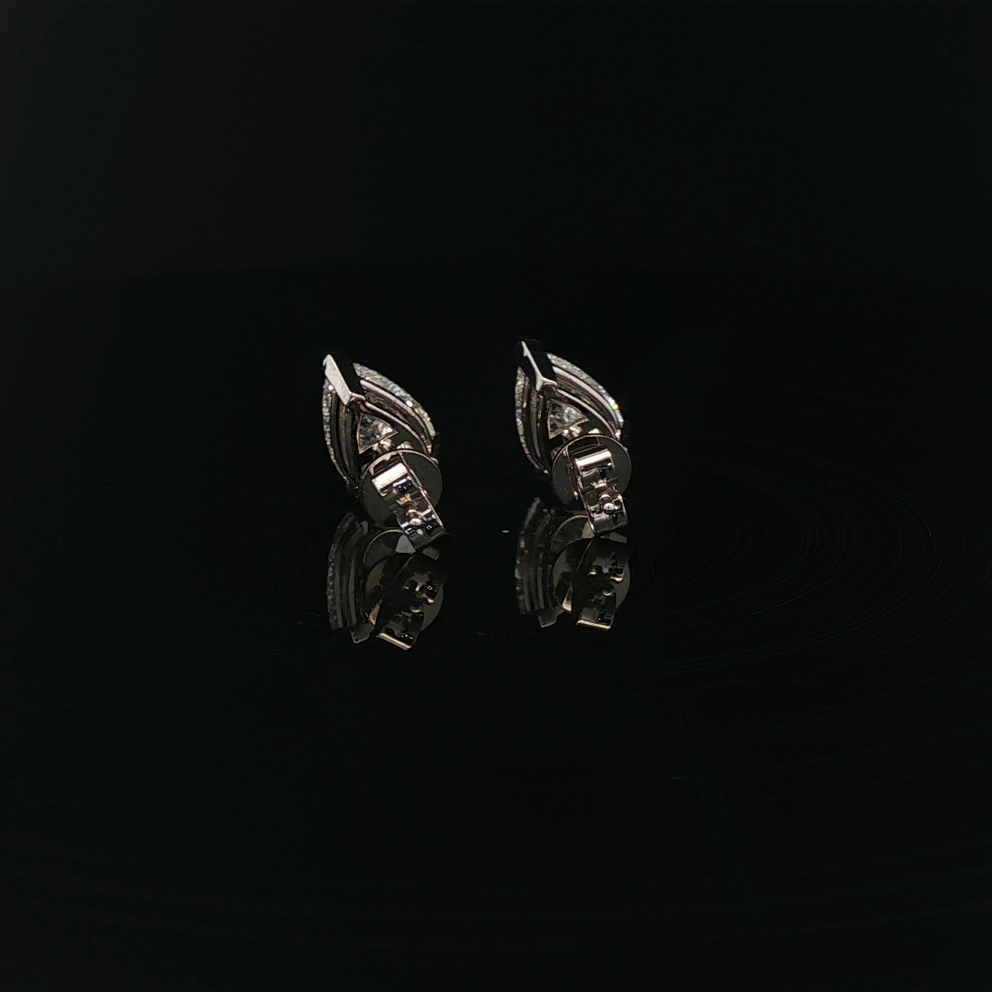 IGI Pear 2.1ct Each - 16,900$ HKD