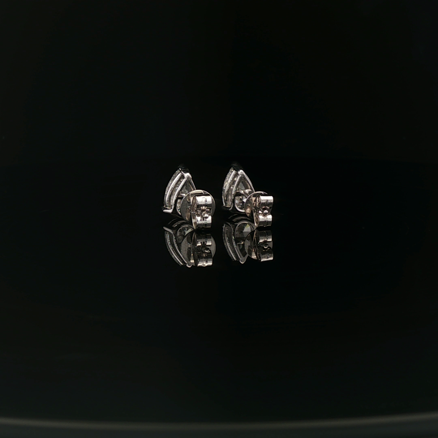 IGI Pear 1ct Each - 8,500$ HKD