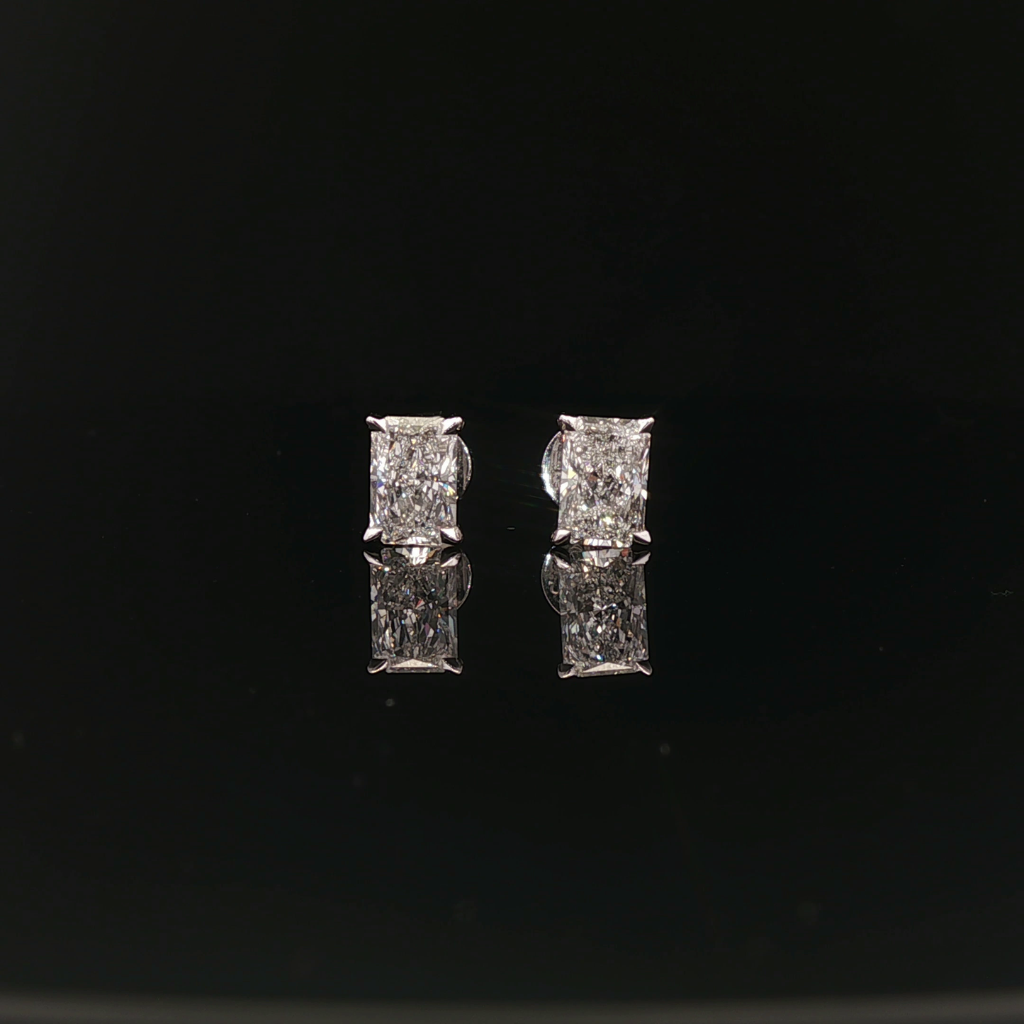 IGI Radiant 1ct Each - 8,500$ HKD