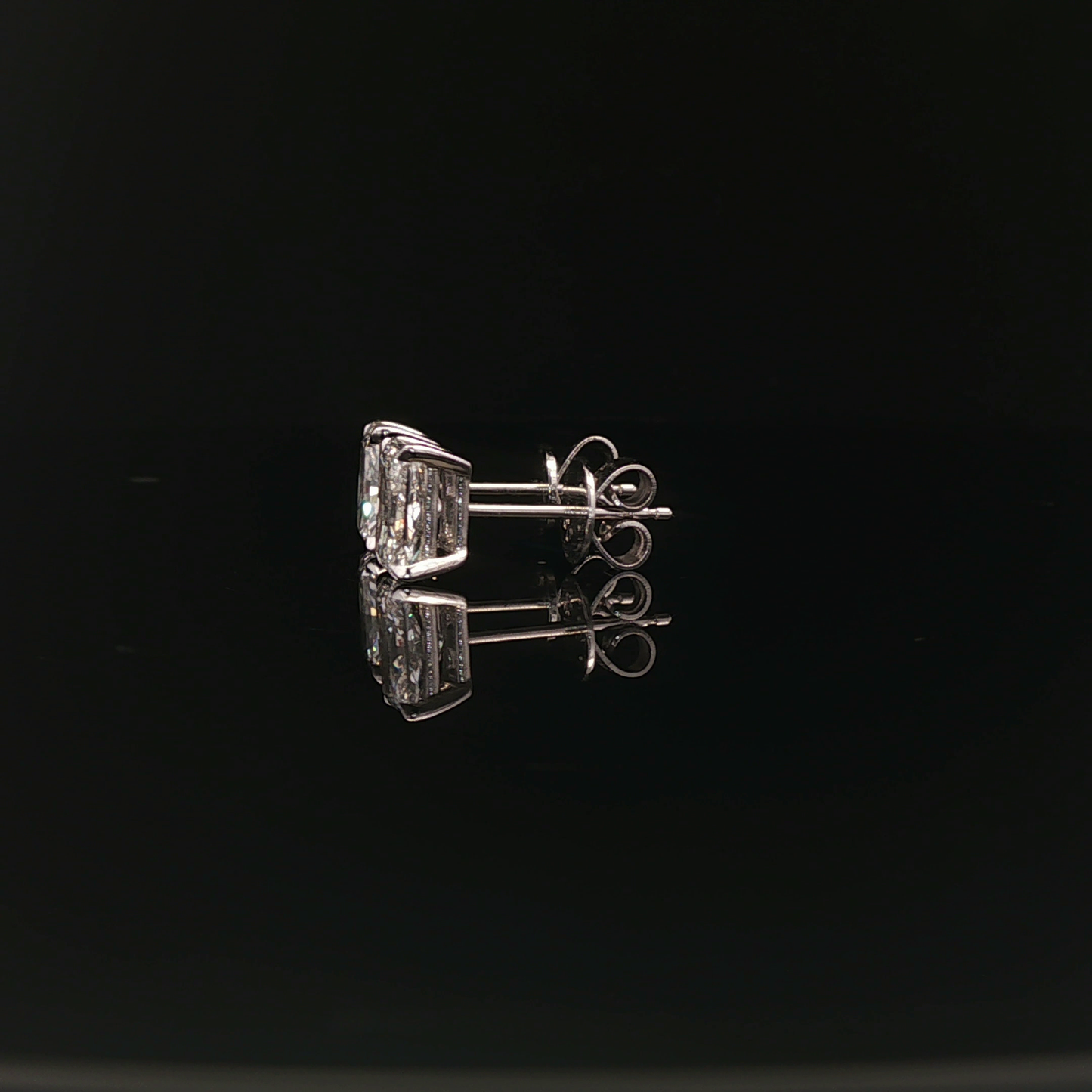 IGI Radiant 1ct Each - 8,500$ HKD