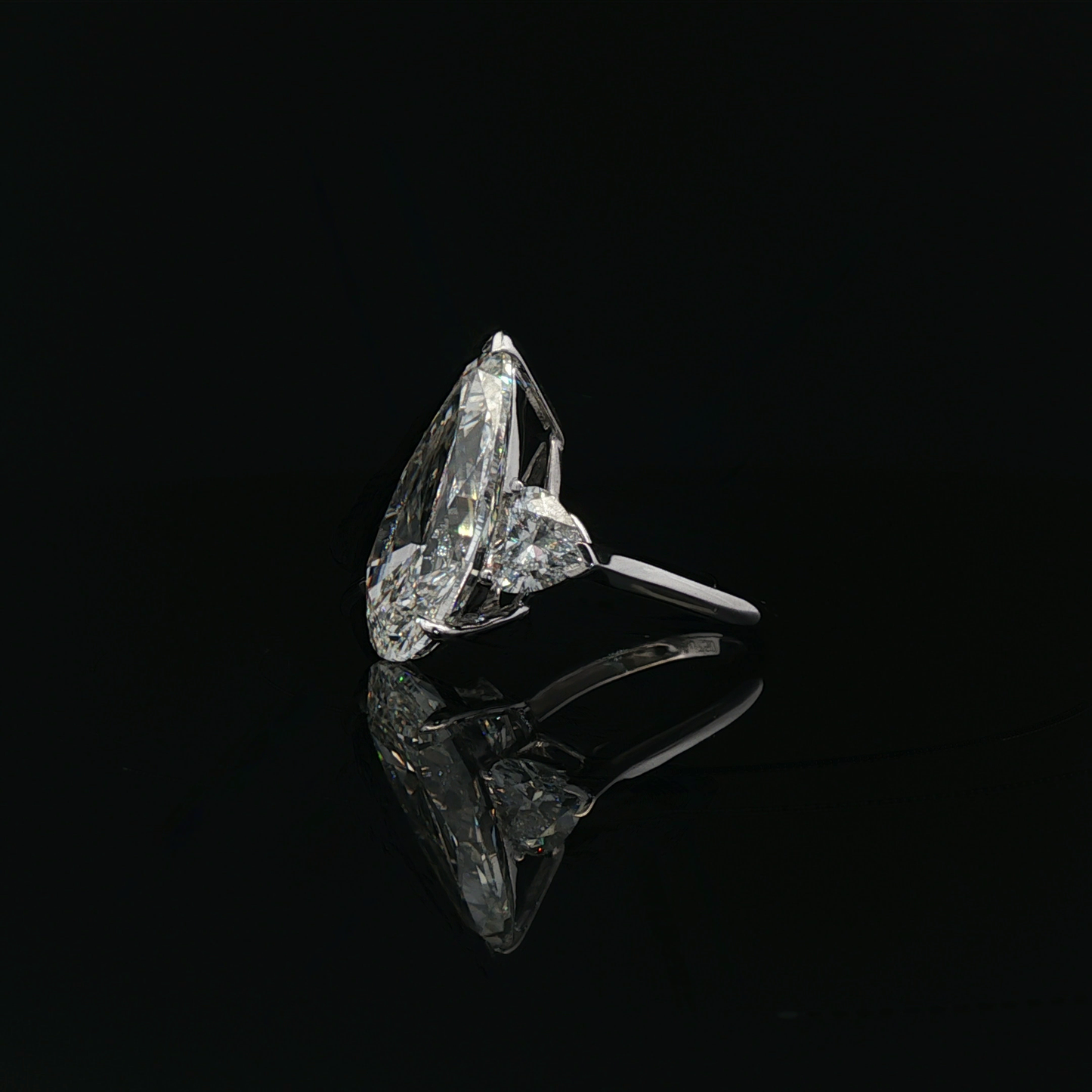 IGI Pear 10.05ct F VVS2 18K/W
