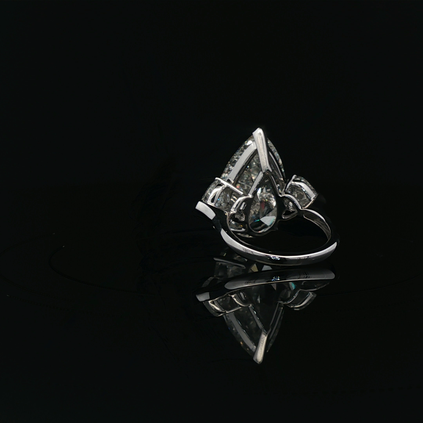 IGI Pear 10.05ct F VVS2 18K/W