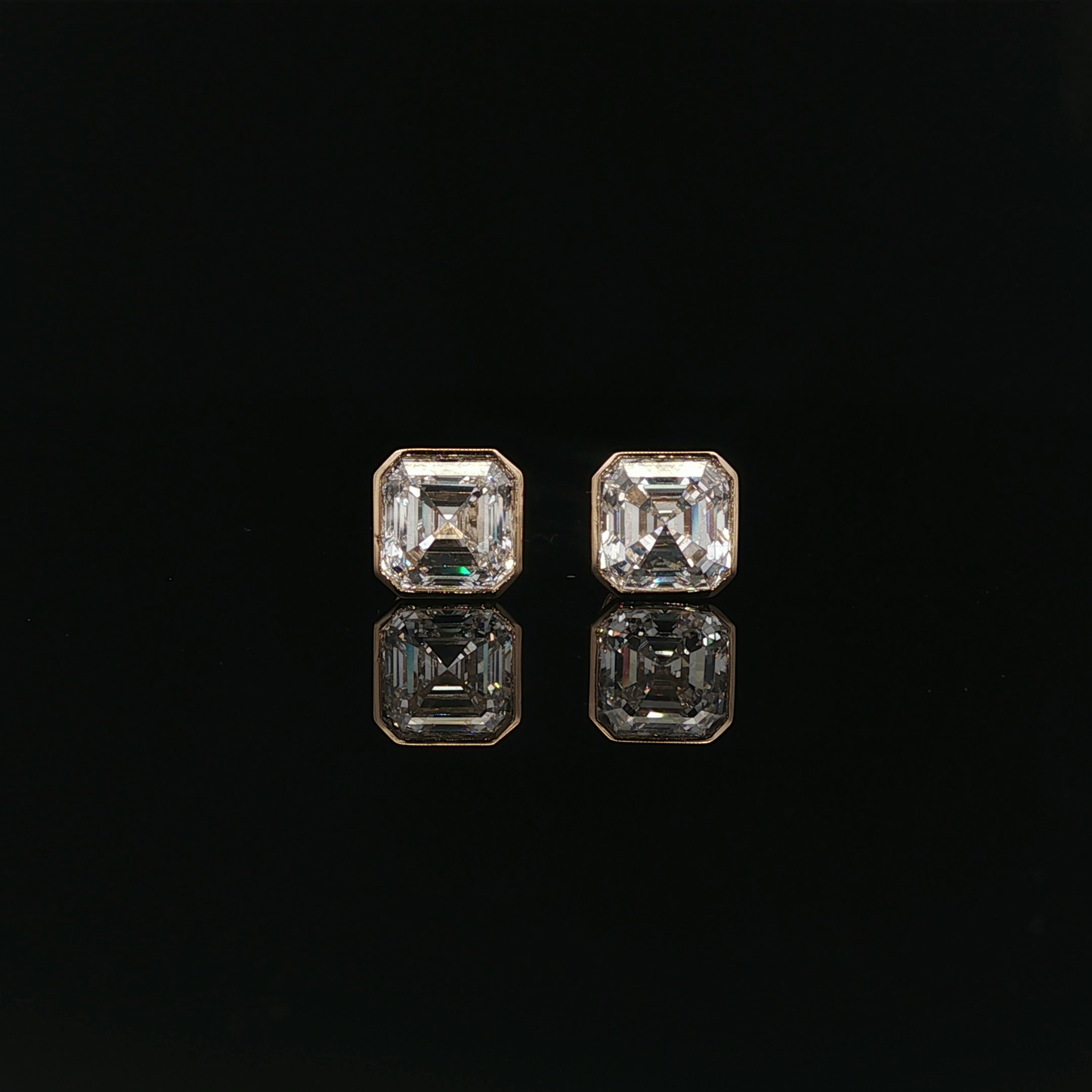 IGI Asscher 2ct D VS Each - 16,500$ HKD