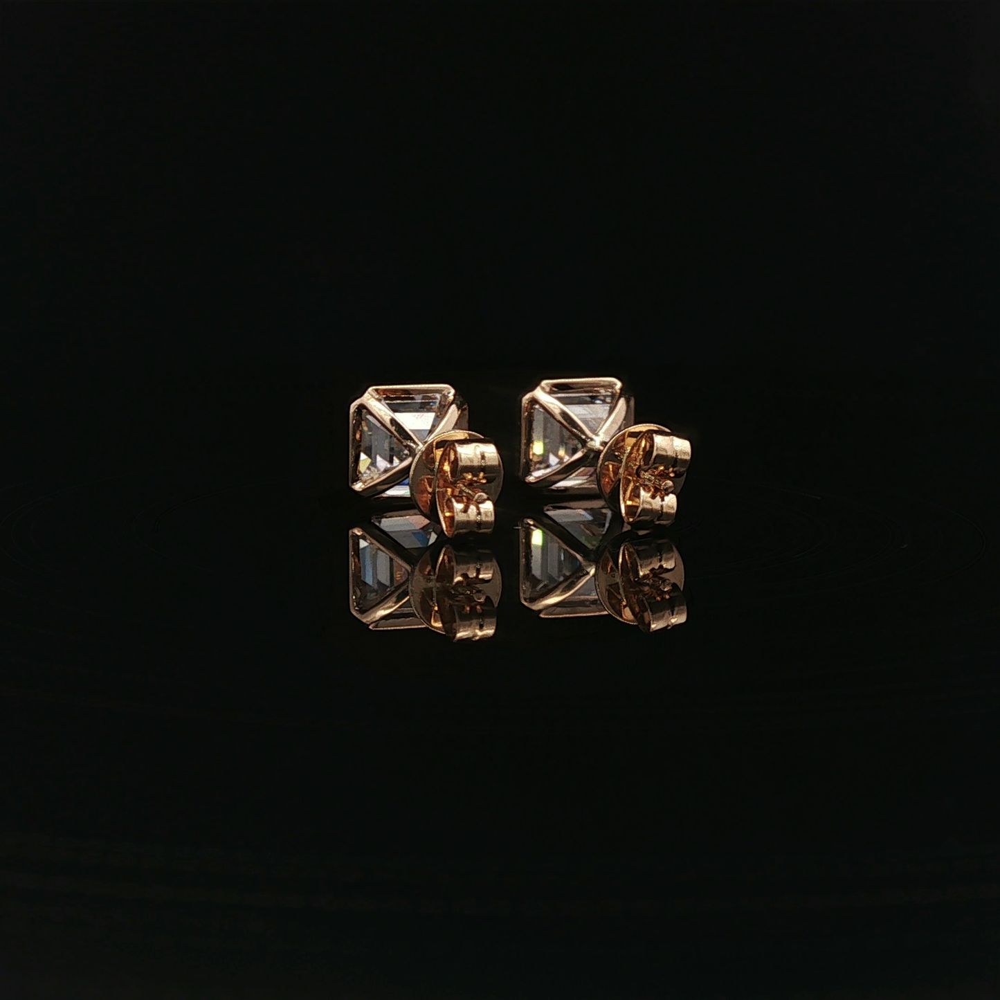 IGI Asscher 2ct D VS Each - 16,500$ HKD