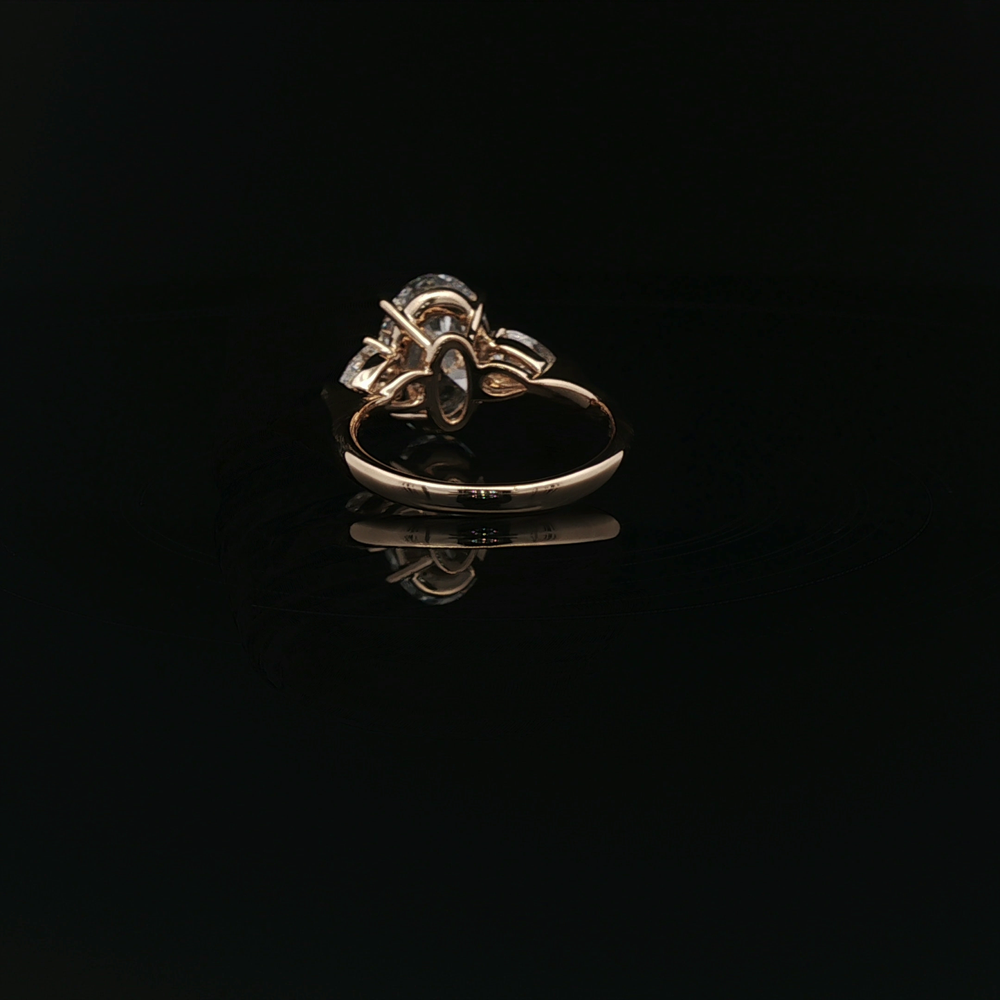 IGI Oval 3.07ct D VS1 18K/Y with 0.3ct pear each side