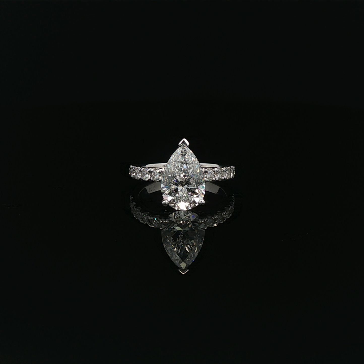 IGI Pear 2.03ct D VVS2 18k/w