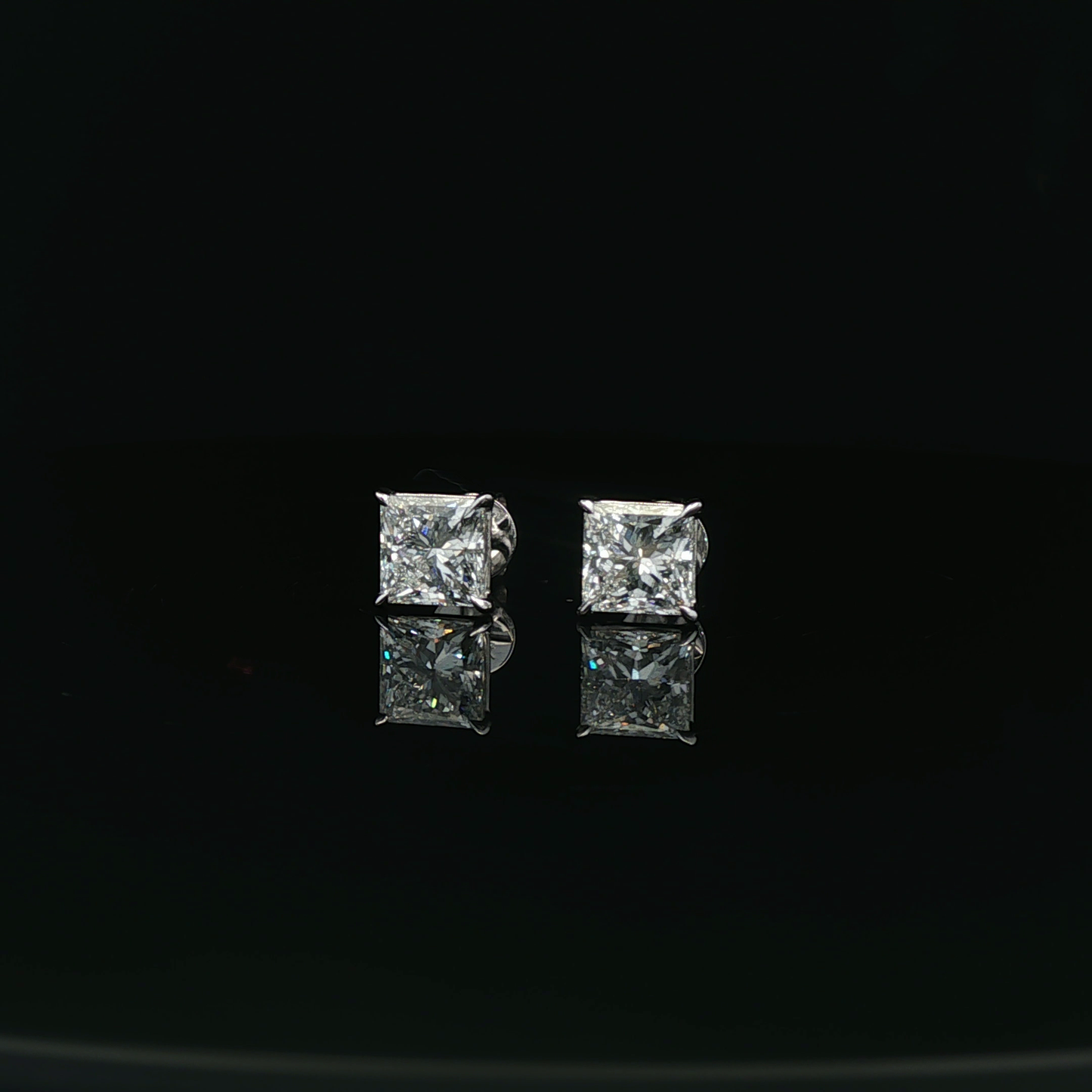 IGI Princess 2.09ct D VVS2 Each - 16,500$ HKD