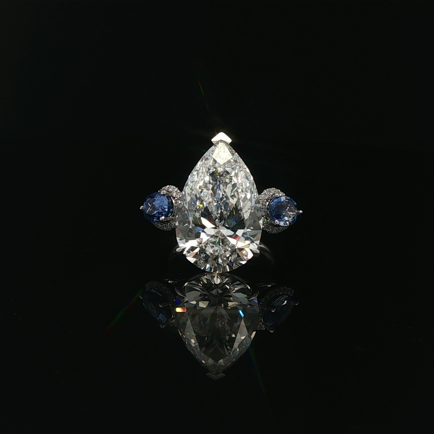 Pear 8.88ct E VVS2 with oval shape sapphire 18k/W