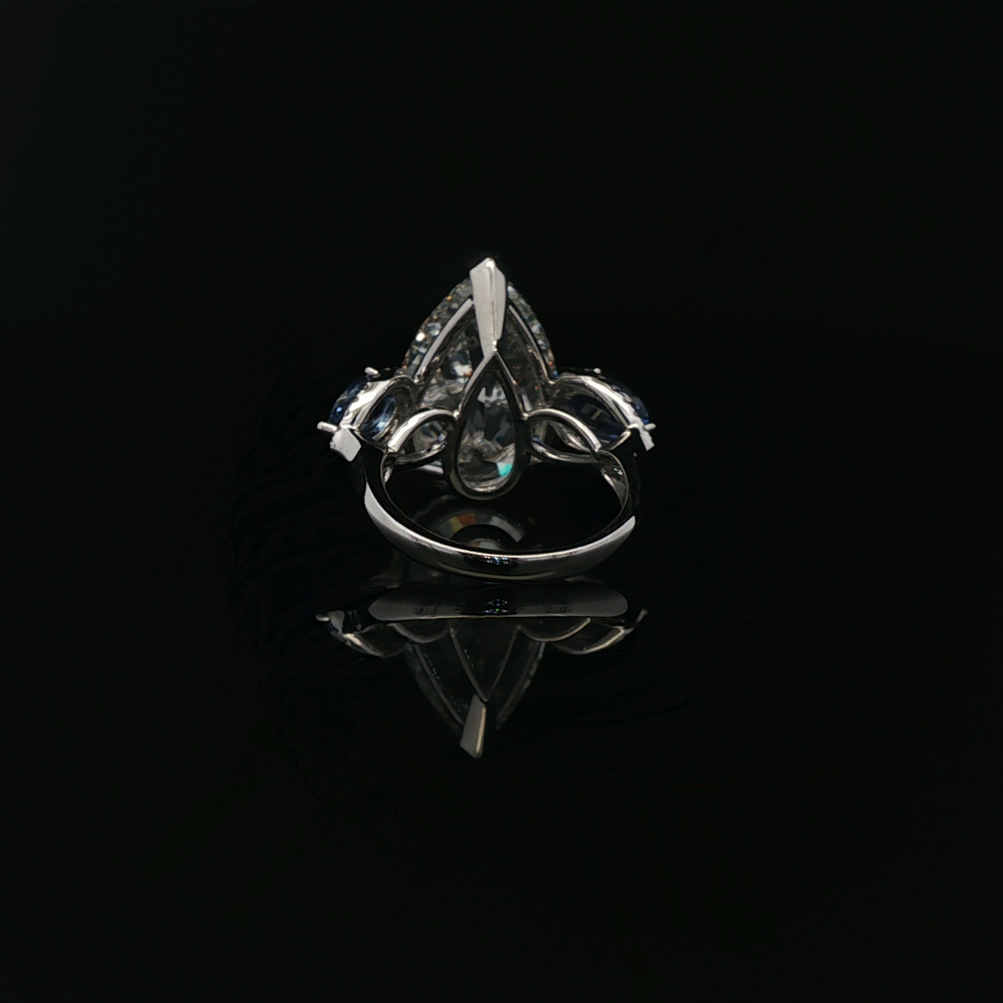 Pear 8.88ct E VVS2 with oval shape sapphire 18k/W