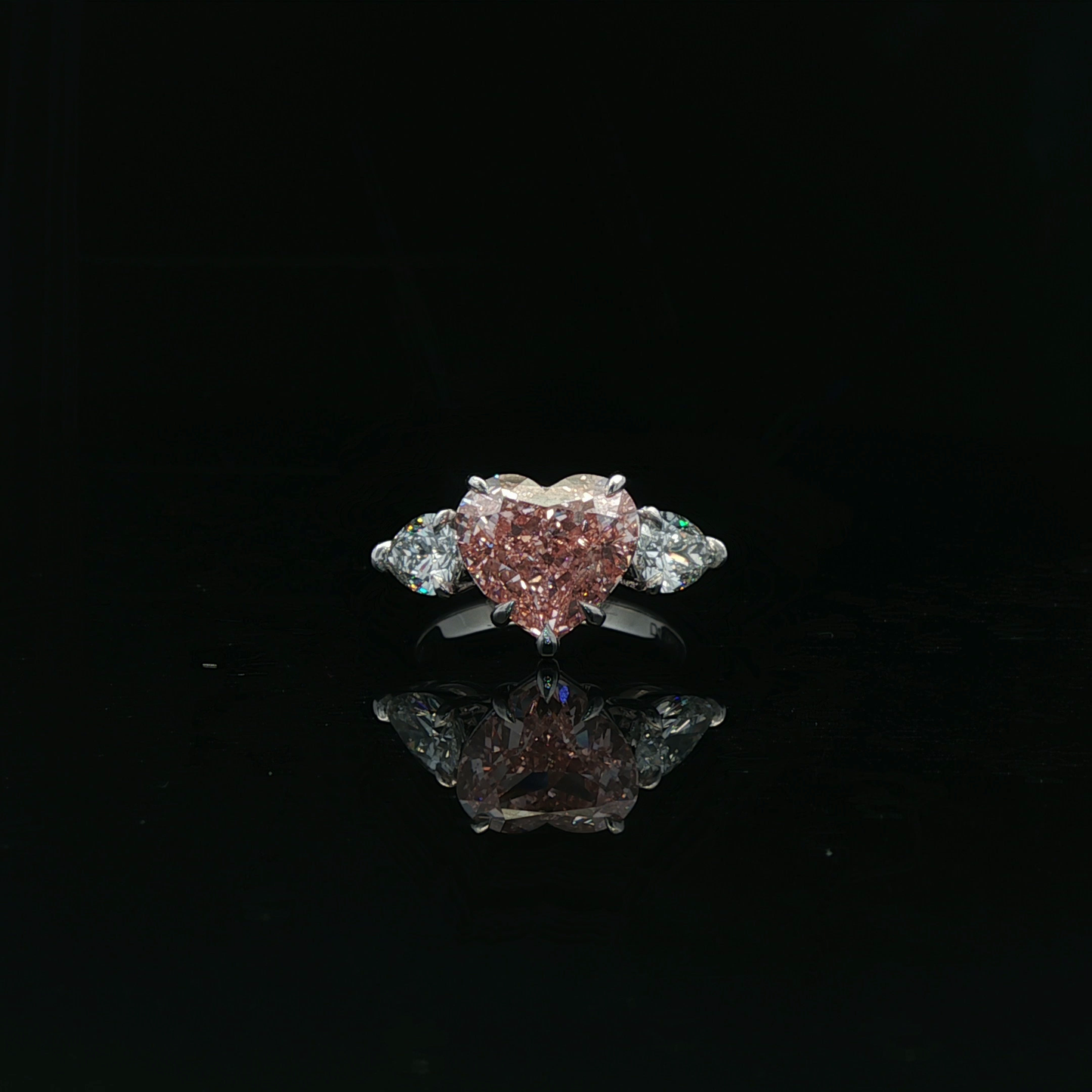 IGI heart 4.06ct Fancy Vivid Pink VS1 PT950