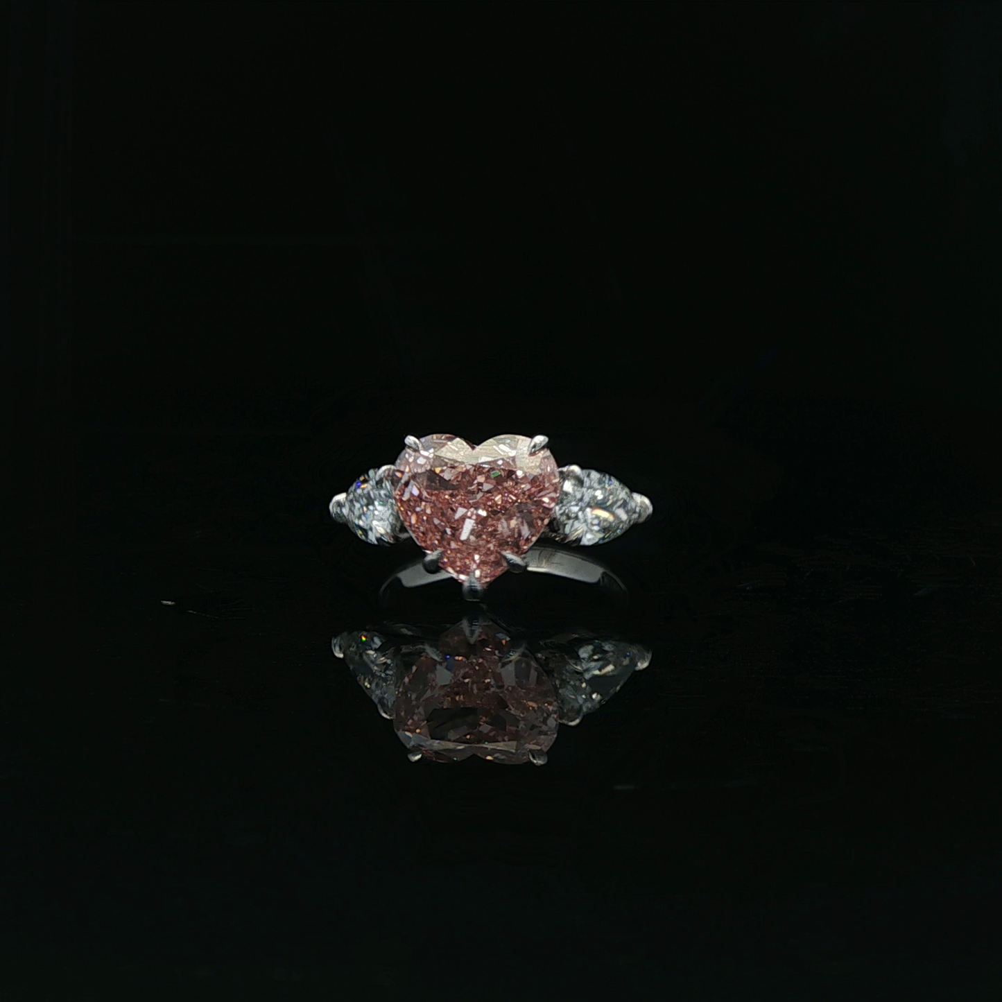 IGI heart 4.06ct Fancy Vivid Pink VS1 PT950