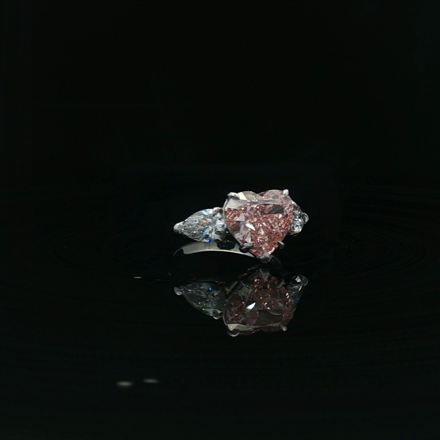 IGI heart 4.06ct Fancy Vivid Pink VS1 PT950