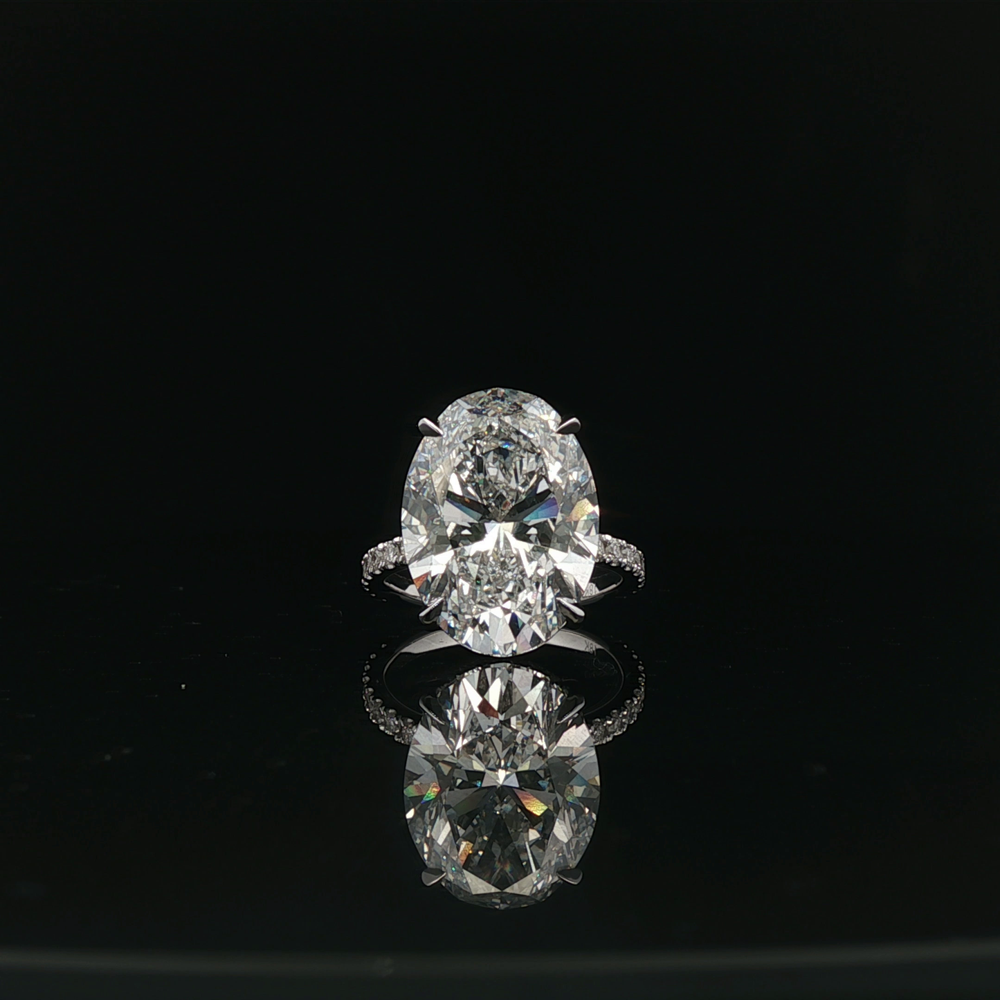 IGI Oval 11.57ct D VS1 18k/w