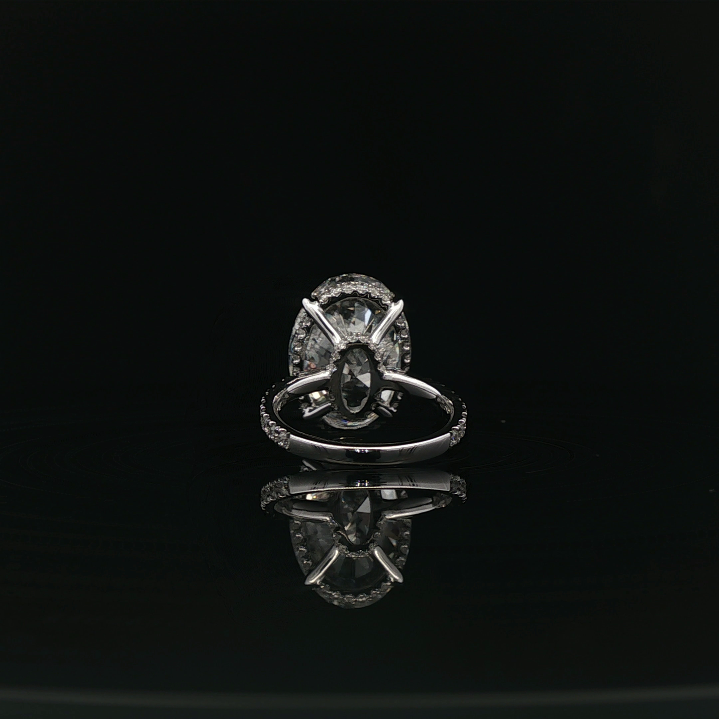 IGI Oval 11.57ct D VS1 18k/w