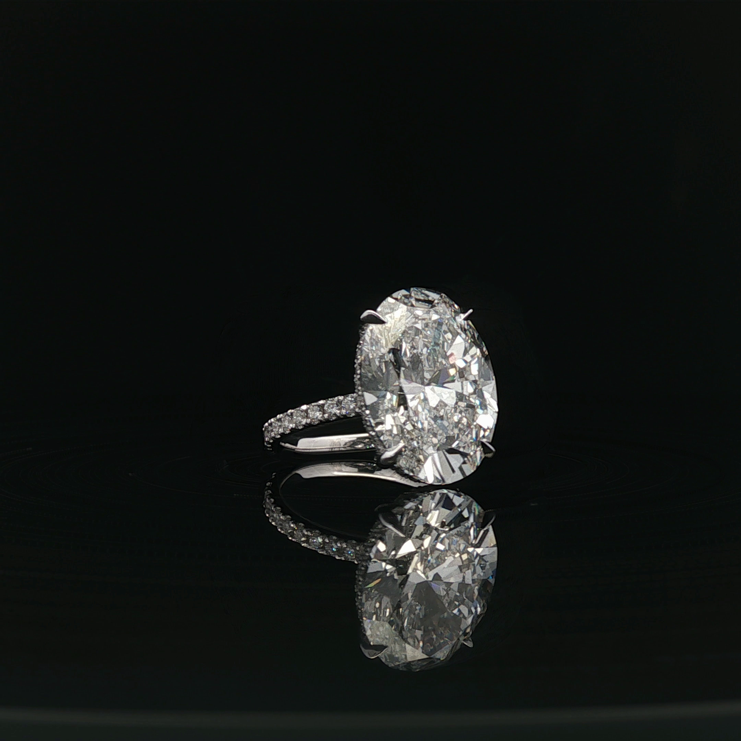IGI Oval 11.57ct D VS1 18k/w