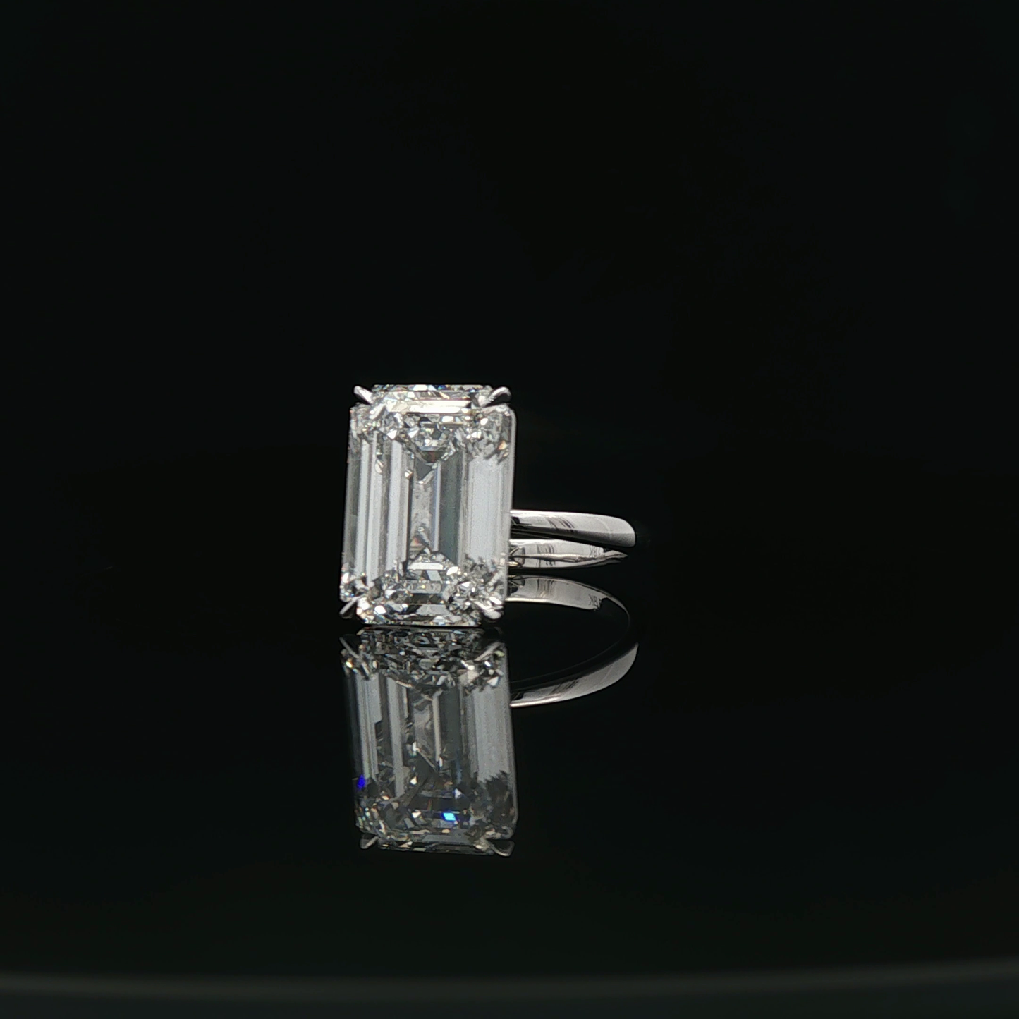IGI Emerald 9.35ct E VVS2 18K/W