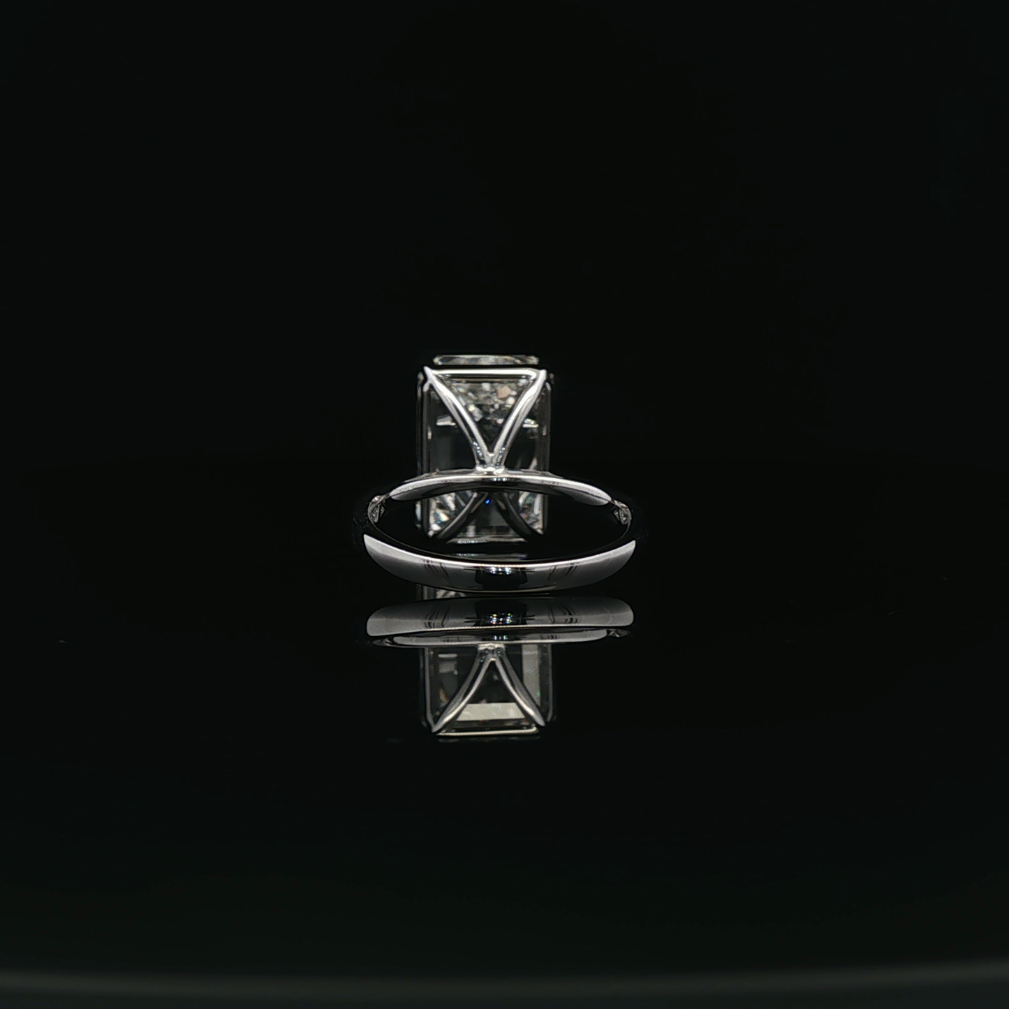 IGI Emerald 9.35ct E VVS2 18K/W