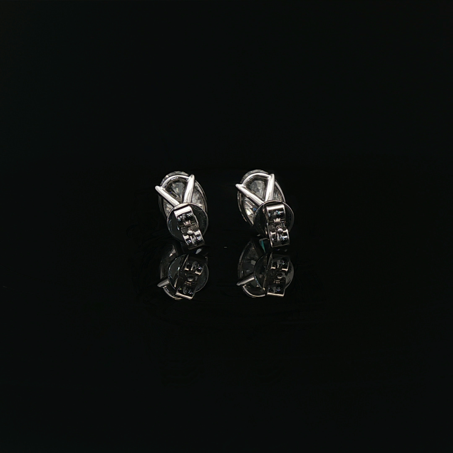 IGI Oval 1.5ct D VVS2 - 10,900$ HKD