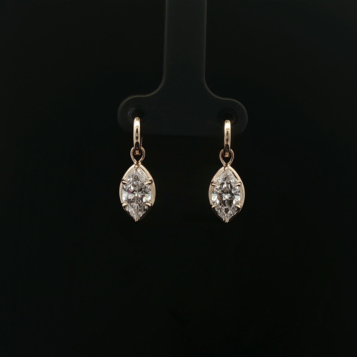 IGI MQ D VS2 1.08ct+1.06ct 18k/y