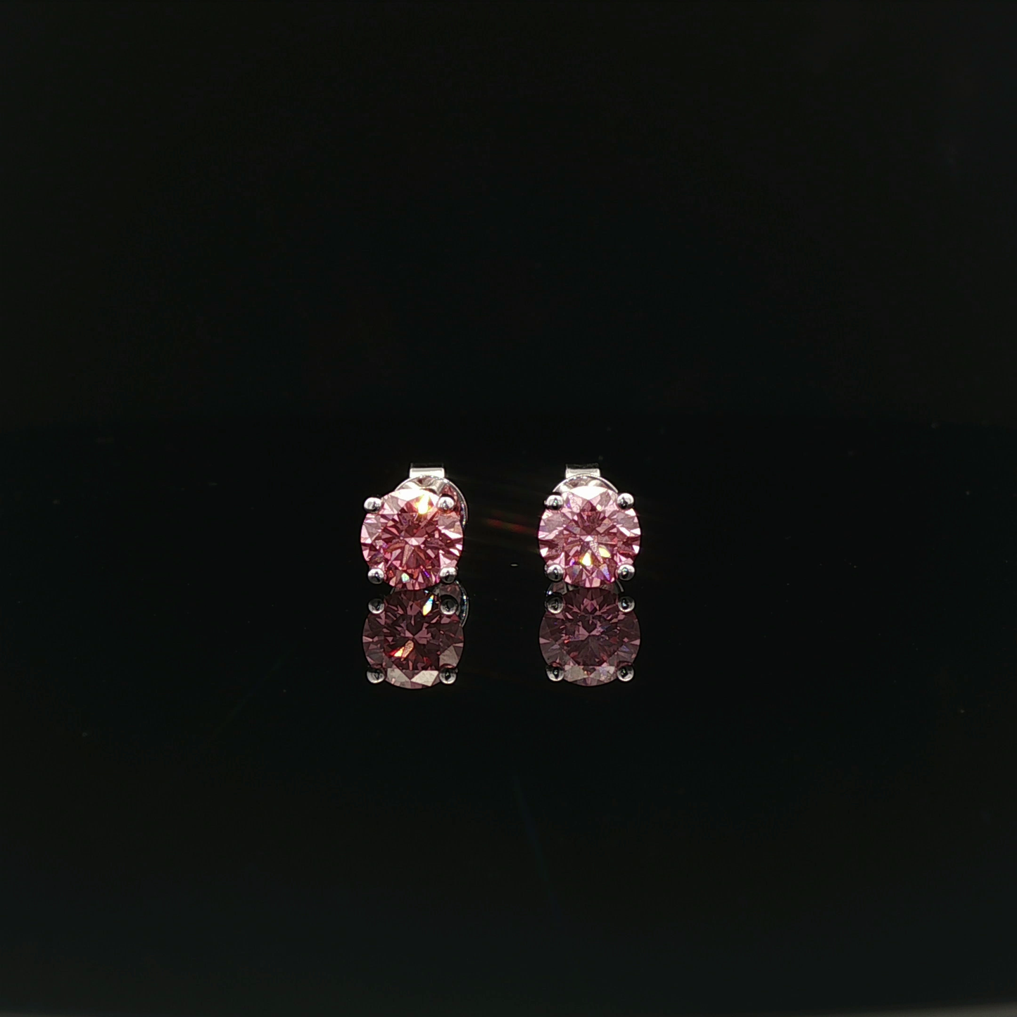 IGI Pink Round 1ct Each VVS - 12,900$ HKD