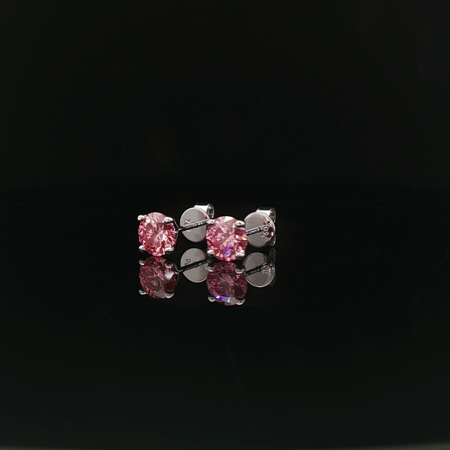 IGI Pink Round 1ct Each VVS - 12,900$ HKD