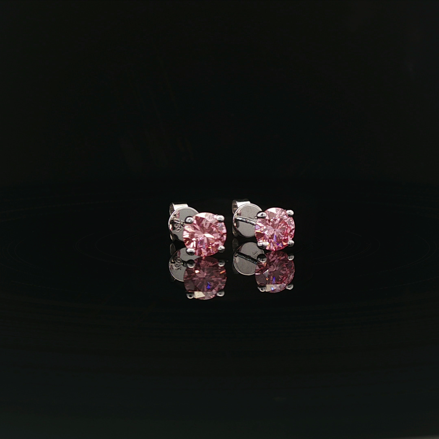 IGI Pink Round 1ct Each VVS - 12,900$ HKD