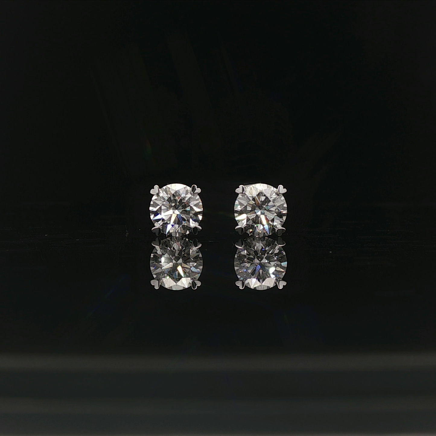 IGI Round 1ct Each Heart Prong D VVS - 8,500$ HKD