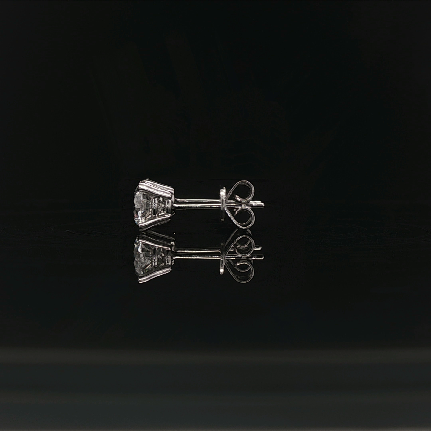 IGI Round 1ct Each Heart Prong D VVS - 8,500$ HKD