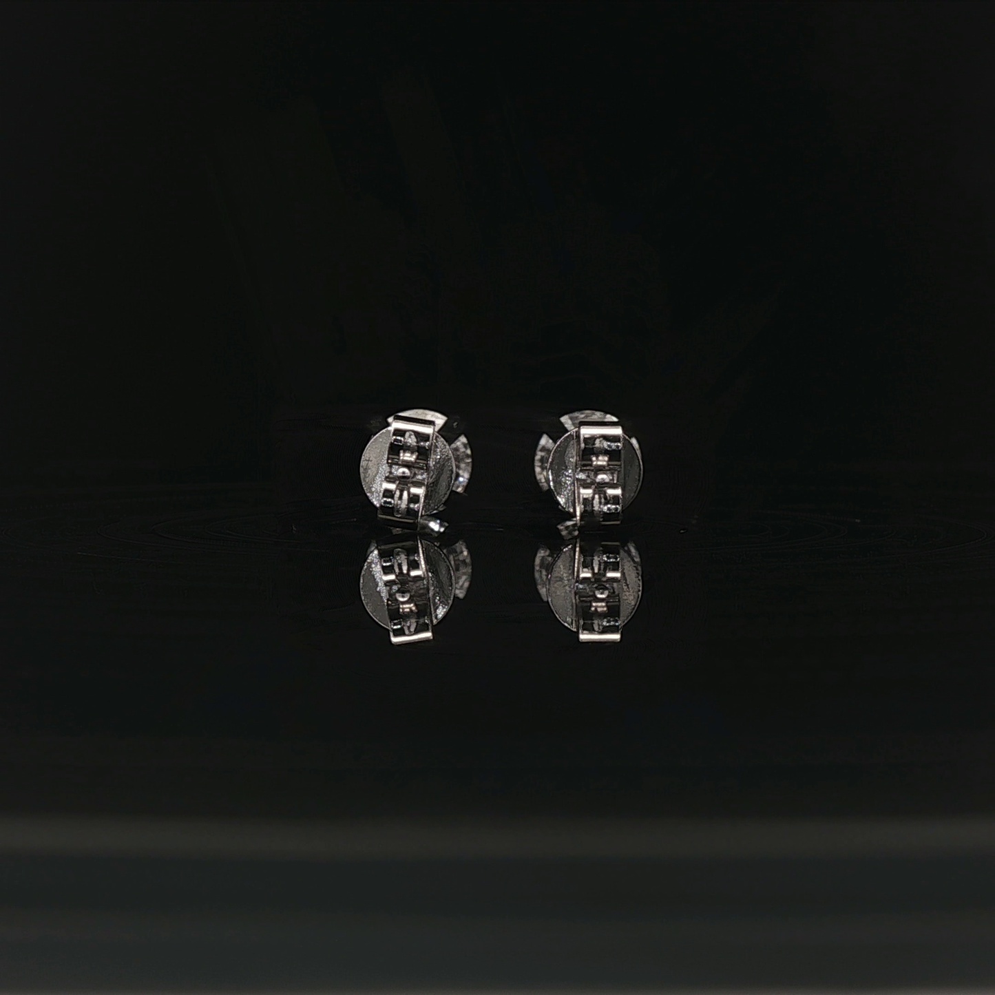 IGI Round 1ct Each Heart Prong D VVS - 8,500$ HKD
