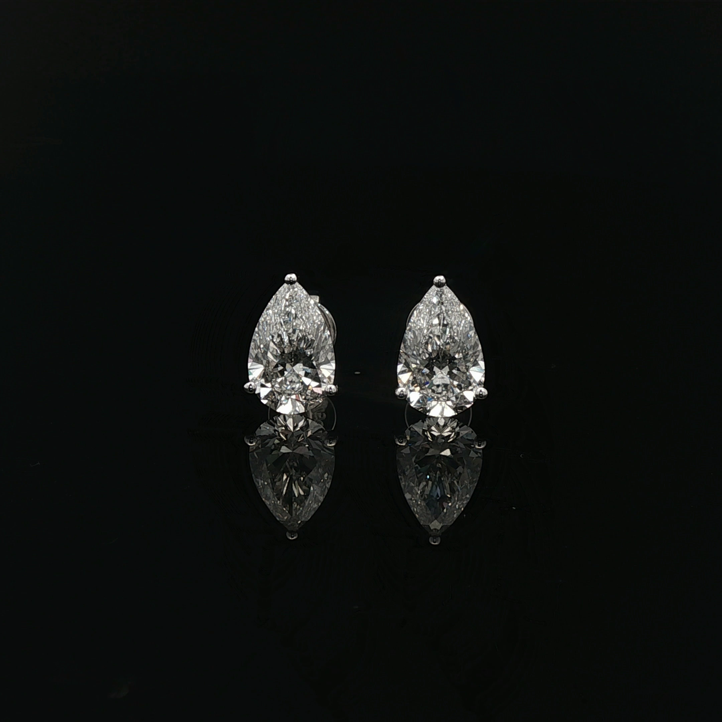 IGI Pear 1.5ct Each D VS - 10,500$ HKD