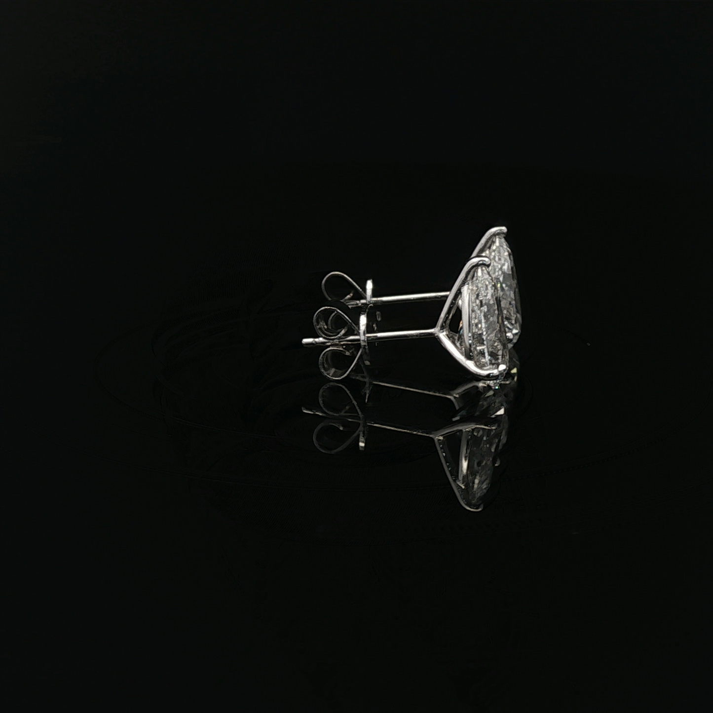 IGI Pear 1.5ct Each D VS - 10,500$ HKD