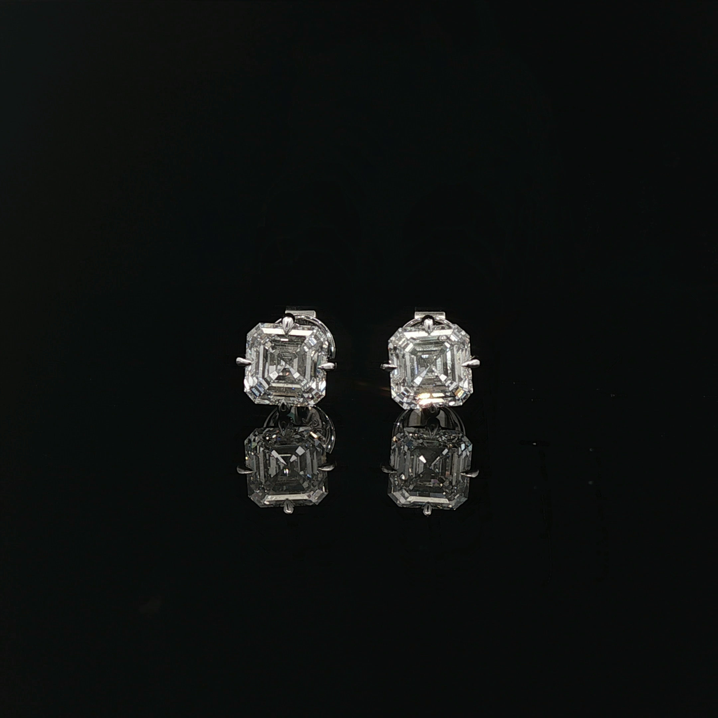 IGI Asscher 1ct Each D VVS - 8,900$ HKD