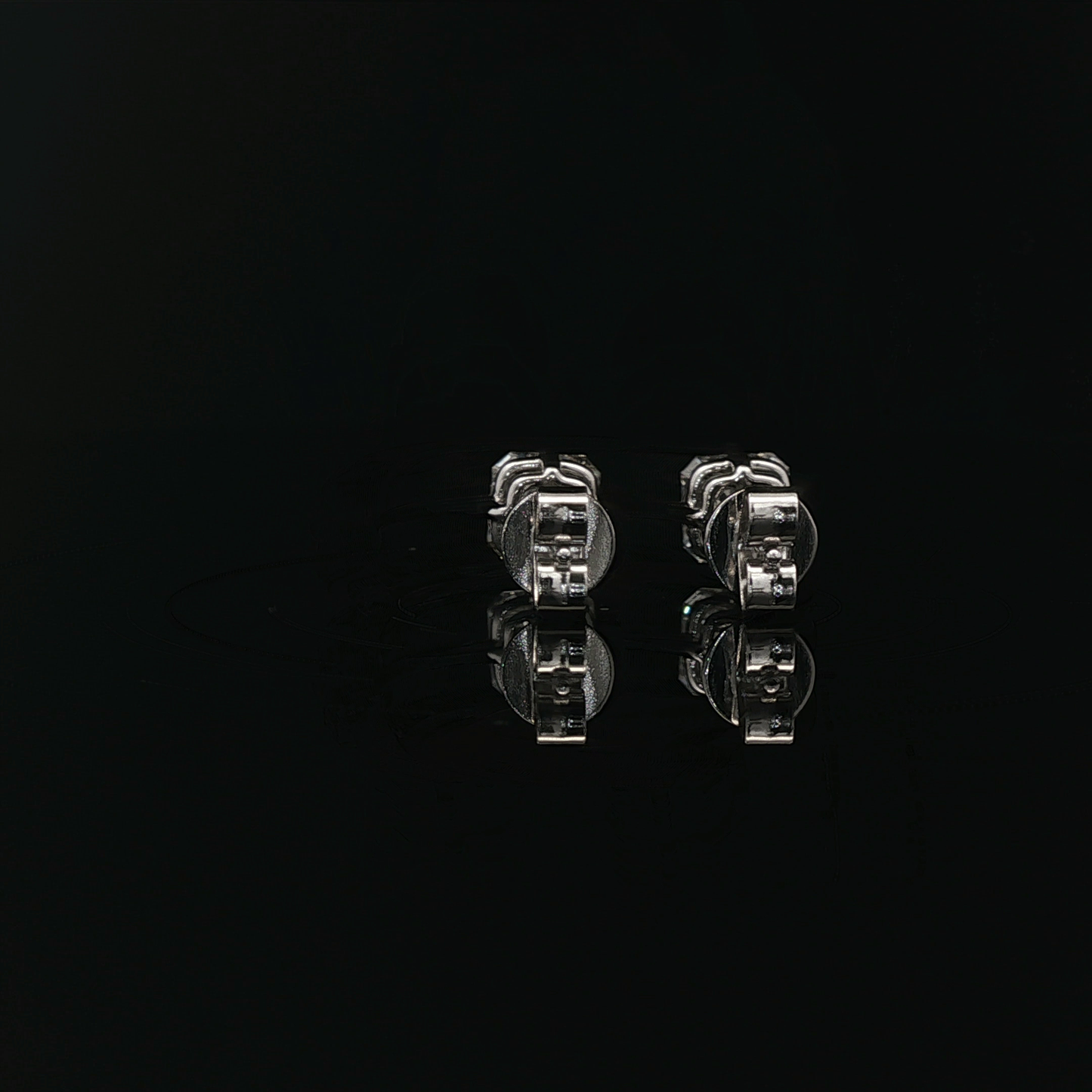 IGI Asscher 1ct Each D VVS - 8,900$ HKD