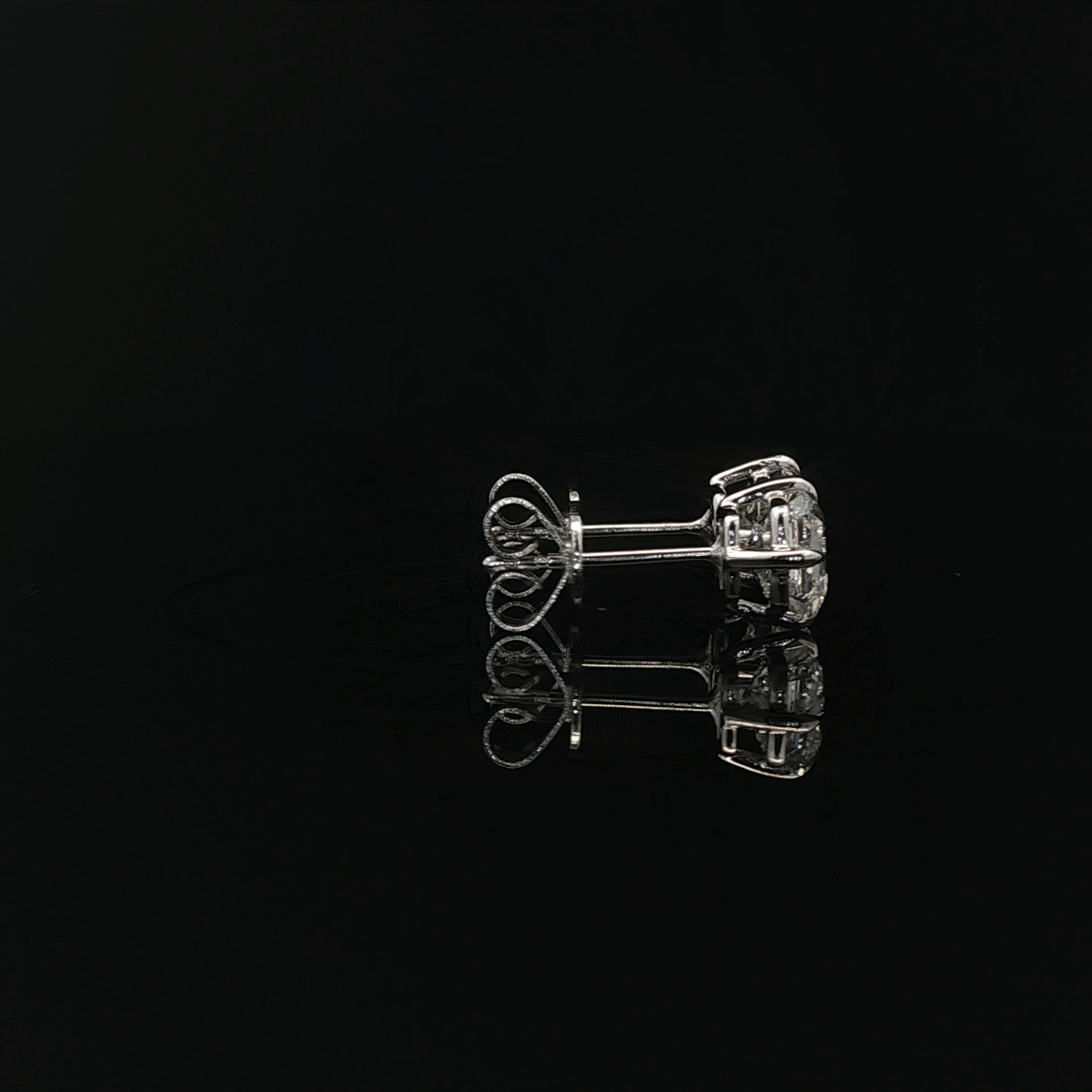 IGI Asscher 1ct Each D VVS - 8,900$ HKD