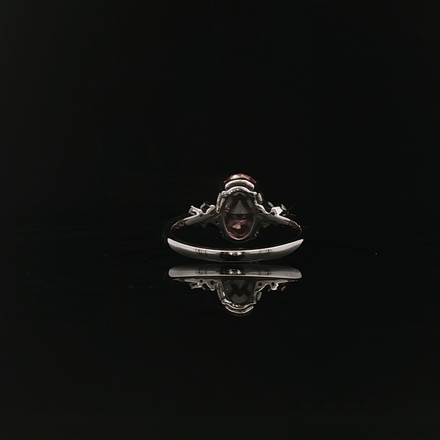 IGI Oval 2.53ct Fancy Vivid Pink VS1 - 15,900$ HKD