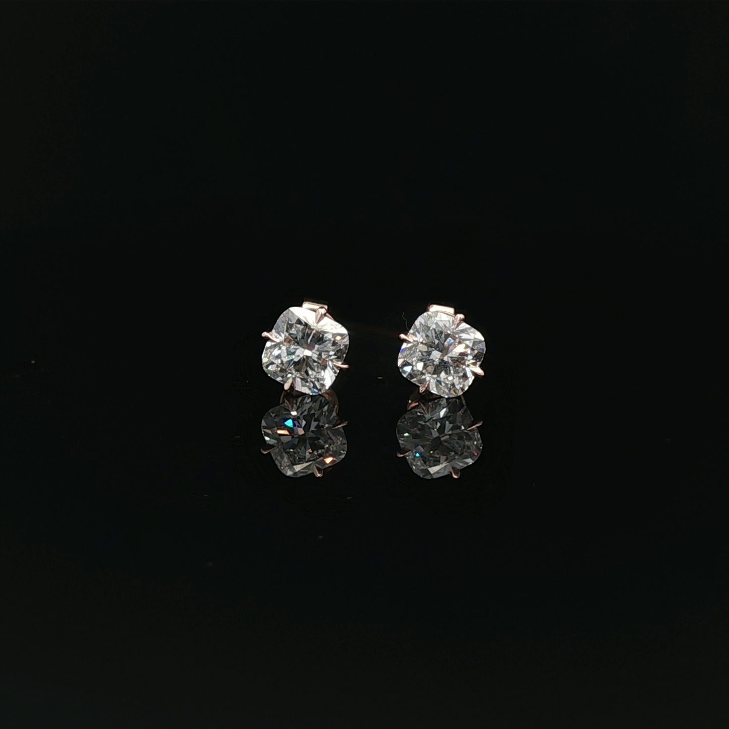 IGI Sq Cushion 1.57ct D VS each - 10,900$ HKD