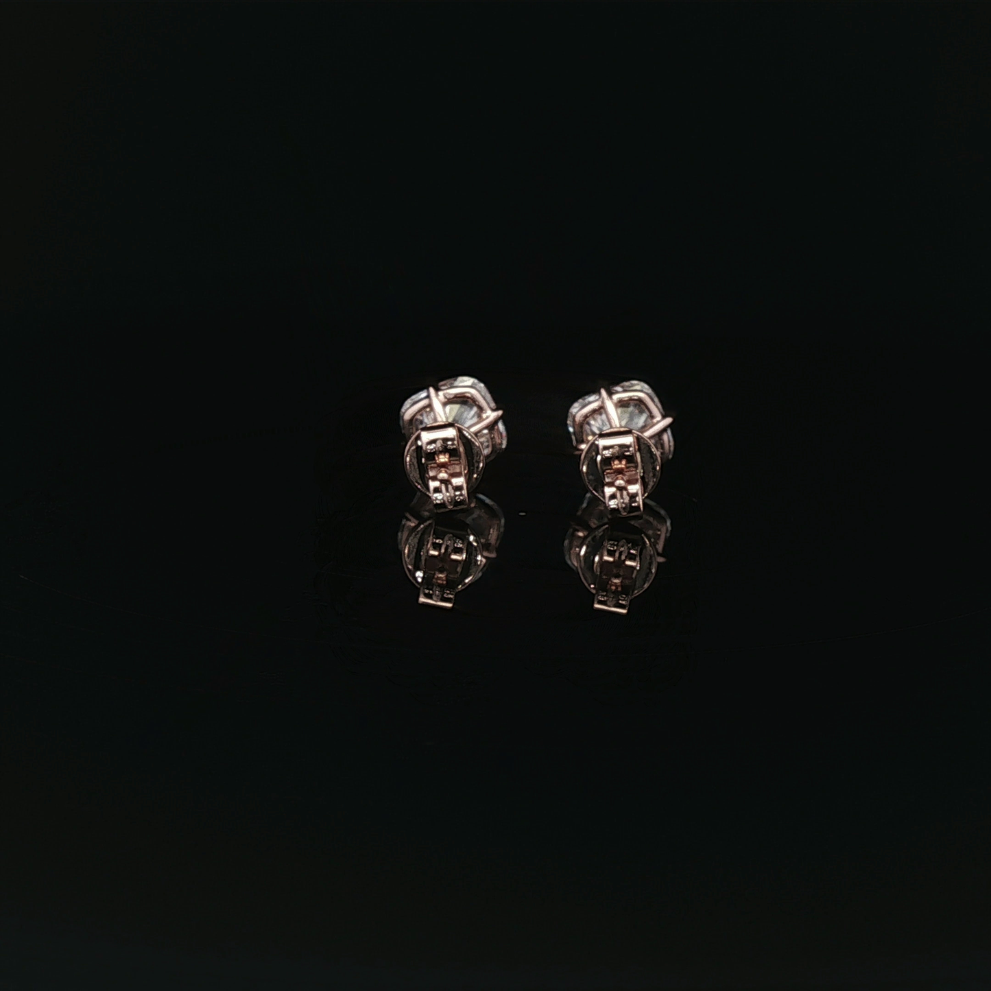 IGI Sq Cushion 1.57ct D VS each - 10,900$ HKD