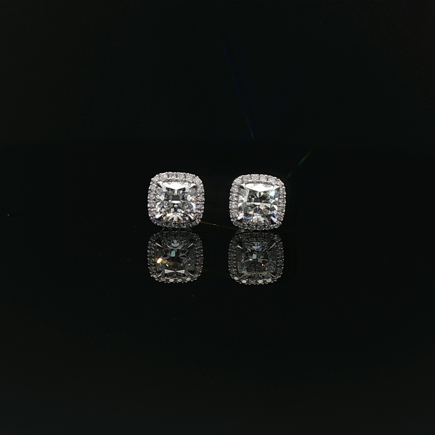 IGI Sq Cushion 1.05ct each D VS - 11,900$ HKD