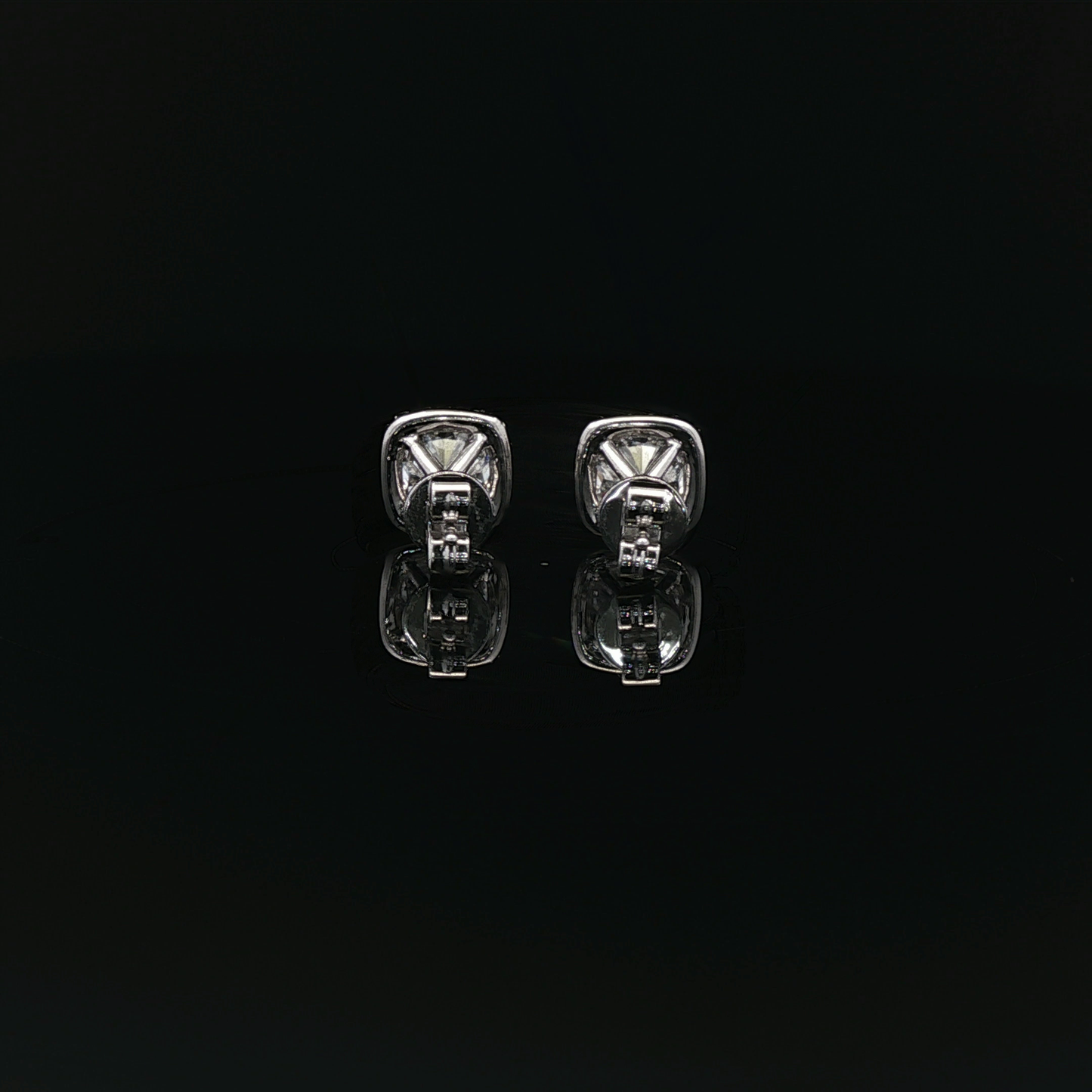 IGI Sq Cushion 1.05ct each D VS - 11,900$ HKD