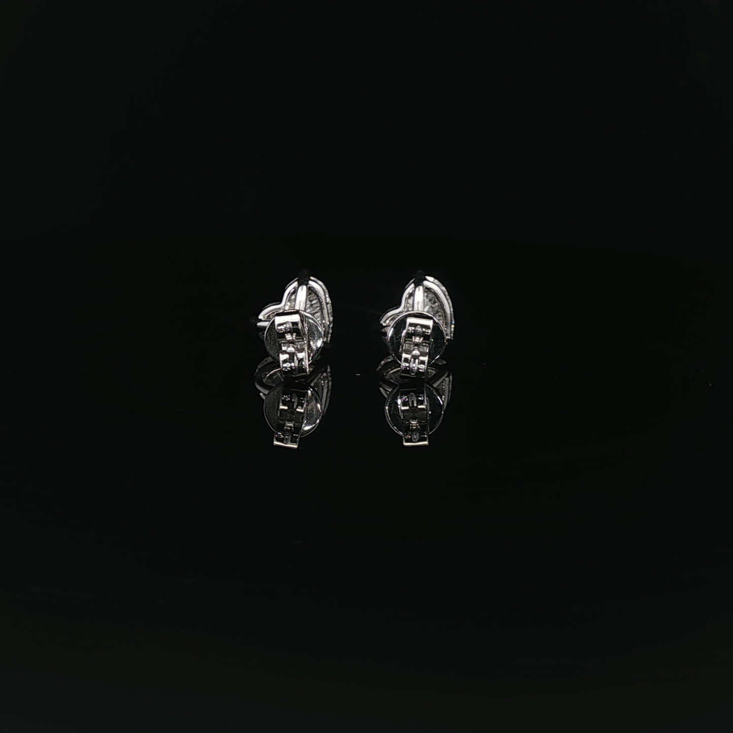 IGI Heart 1.58ct D VS Each - 11,500$ HKD