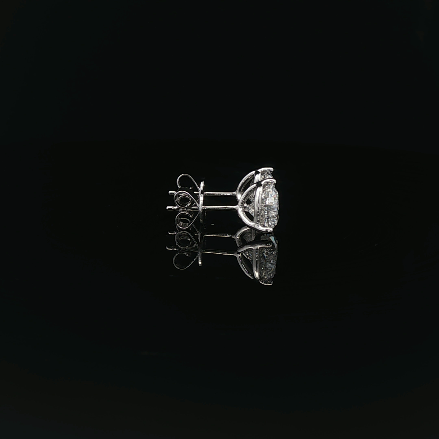 IGI Heart 1.58ct D VS Each - 11,500$ HKD
