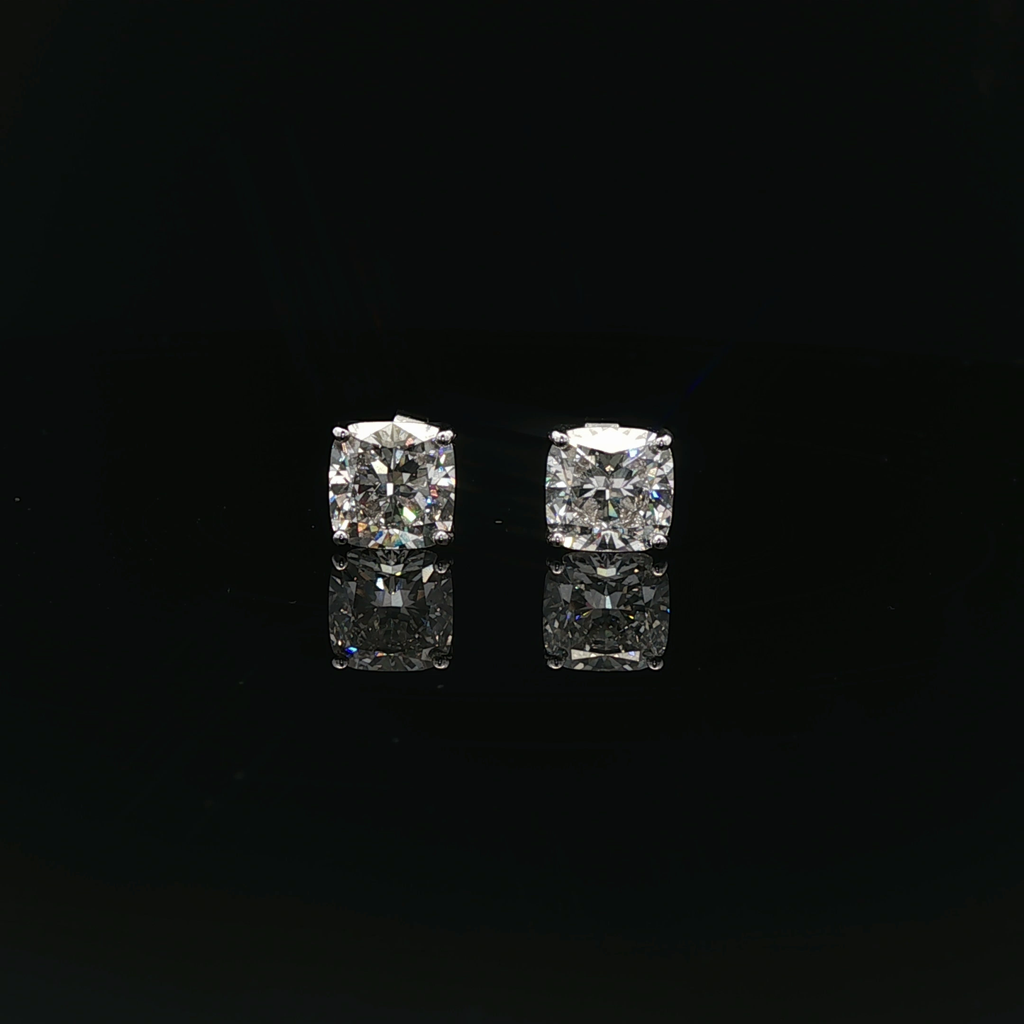 IGI Sq Cushion 2.55ct each D VS - 17,500$ HKD