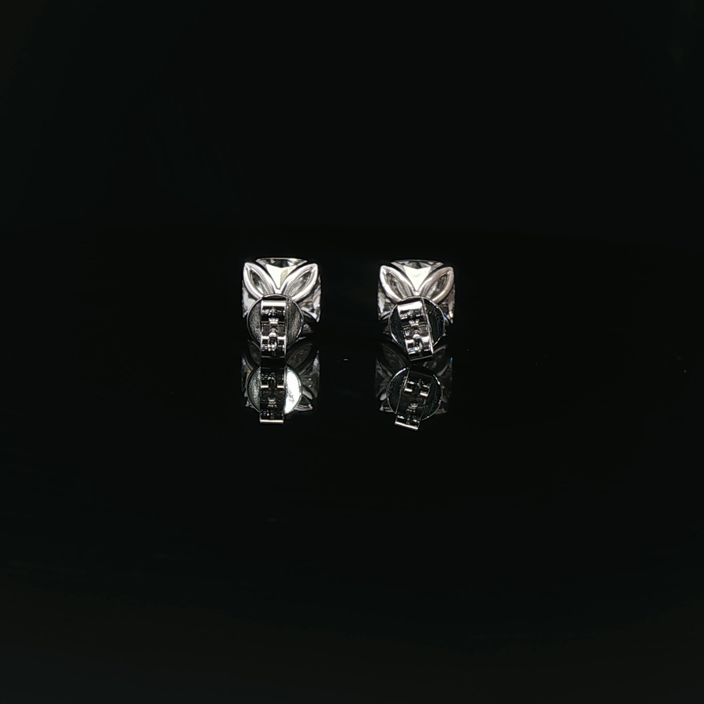 IGI Sq Cushion 2.55ct each D VS - 17,500$ HKD