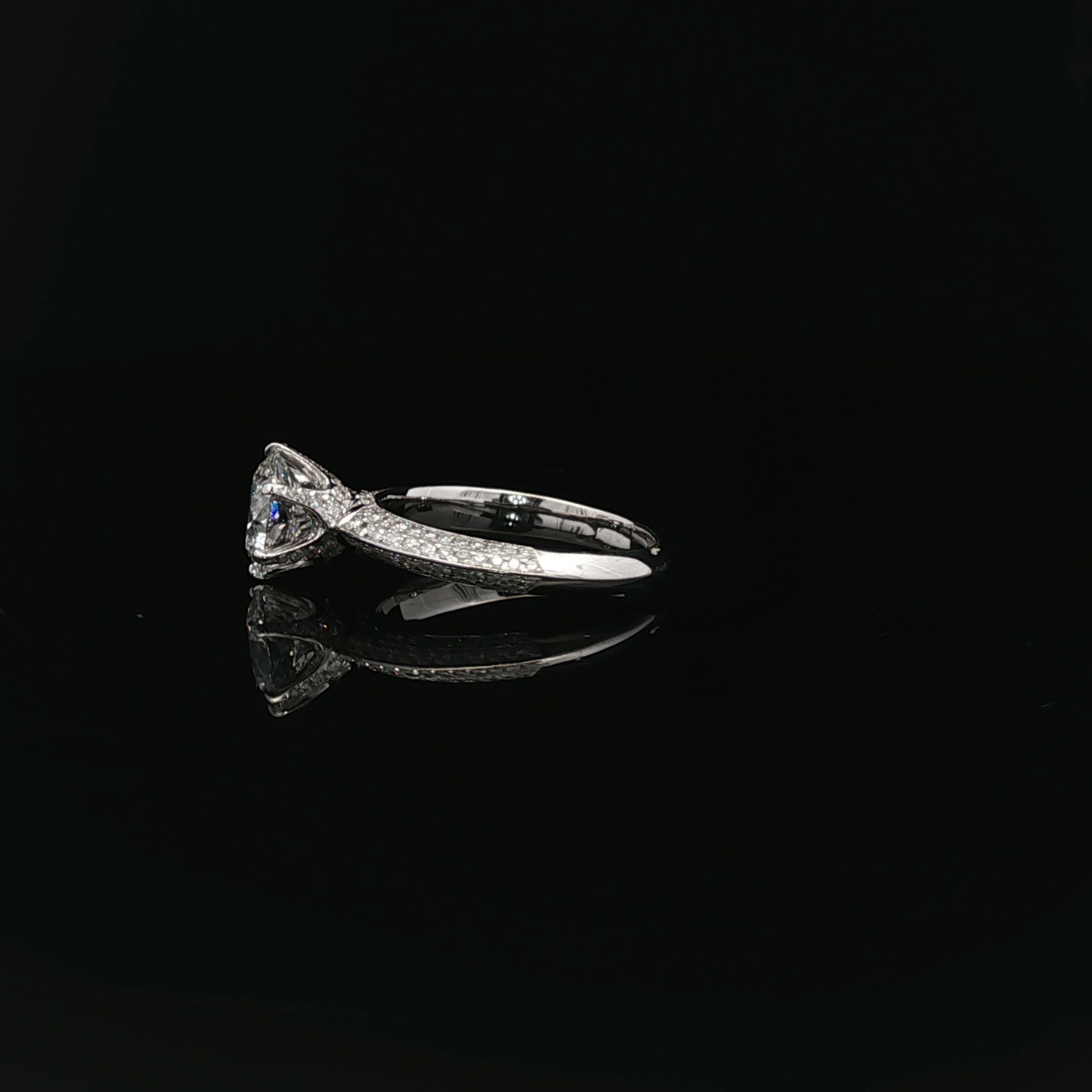 IGI Round 1.52ct D VVS2 - 13,900$ HKD